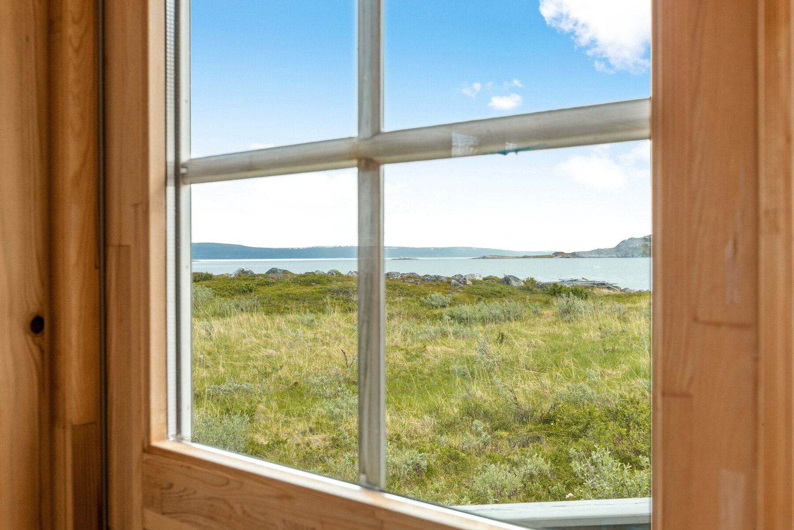 Gode muligheter for jakt, fiske, bading og båtliv rett utenfor hyttedøren Galleribilde