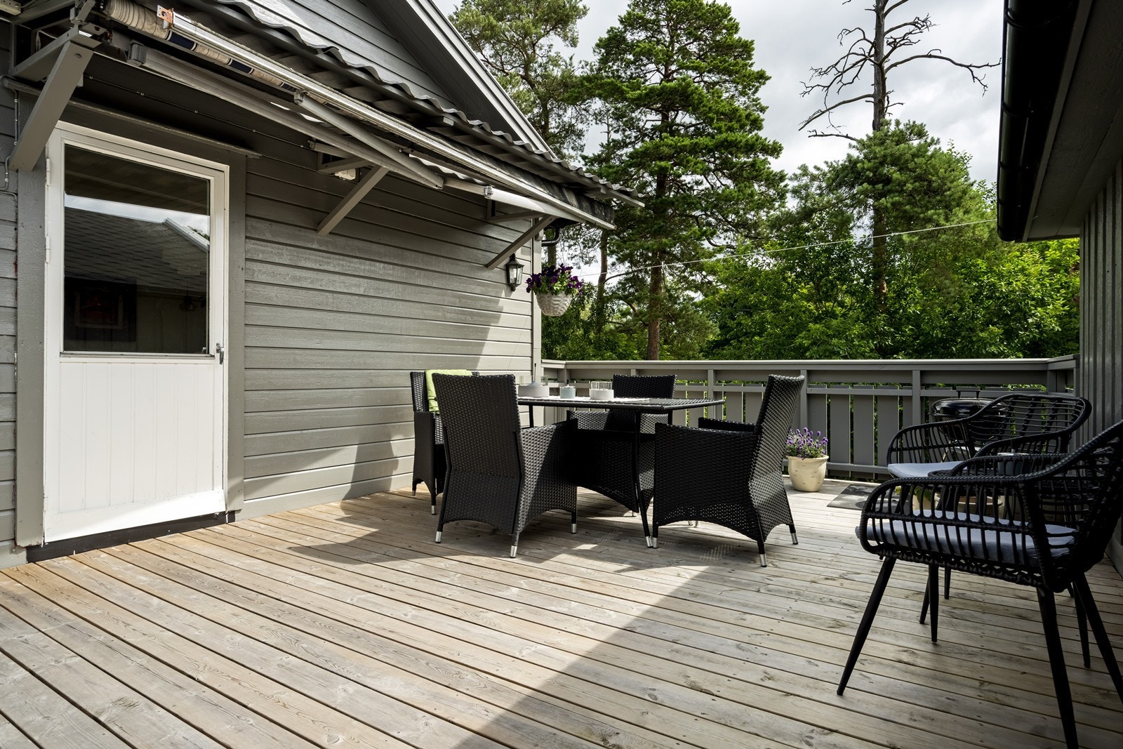 Her får du blant annet en fantastisk uteplass med terrasse på 26 kvm Galleribilde