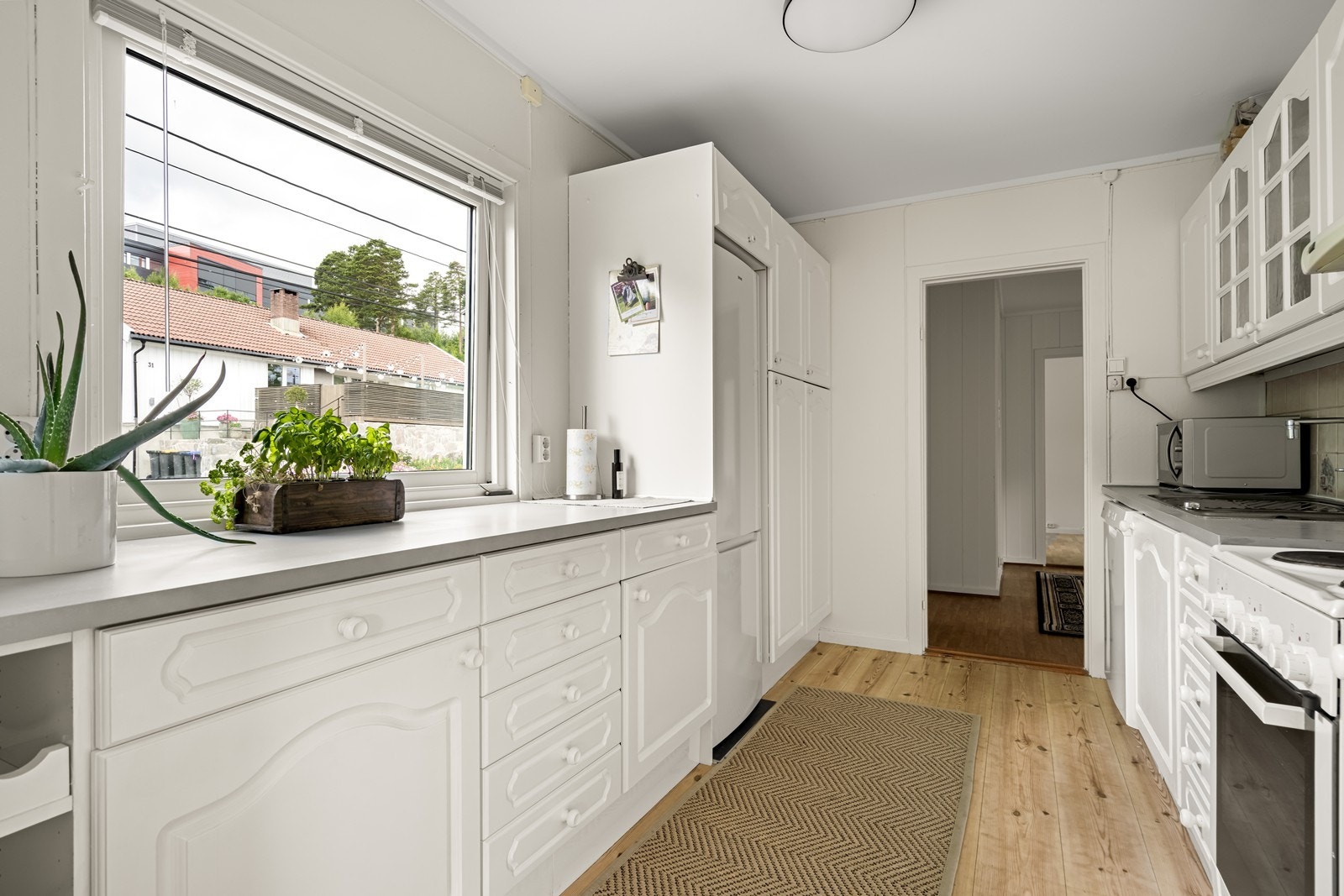 Separat kjøkken med tilkomst fra gang og stue Galleribilde