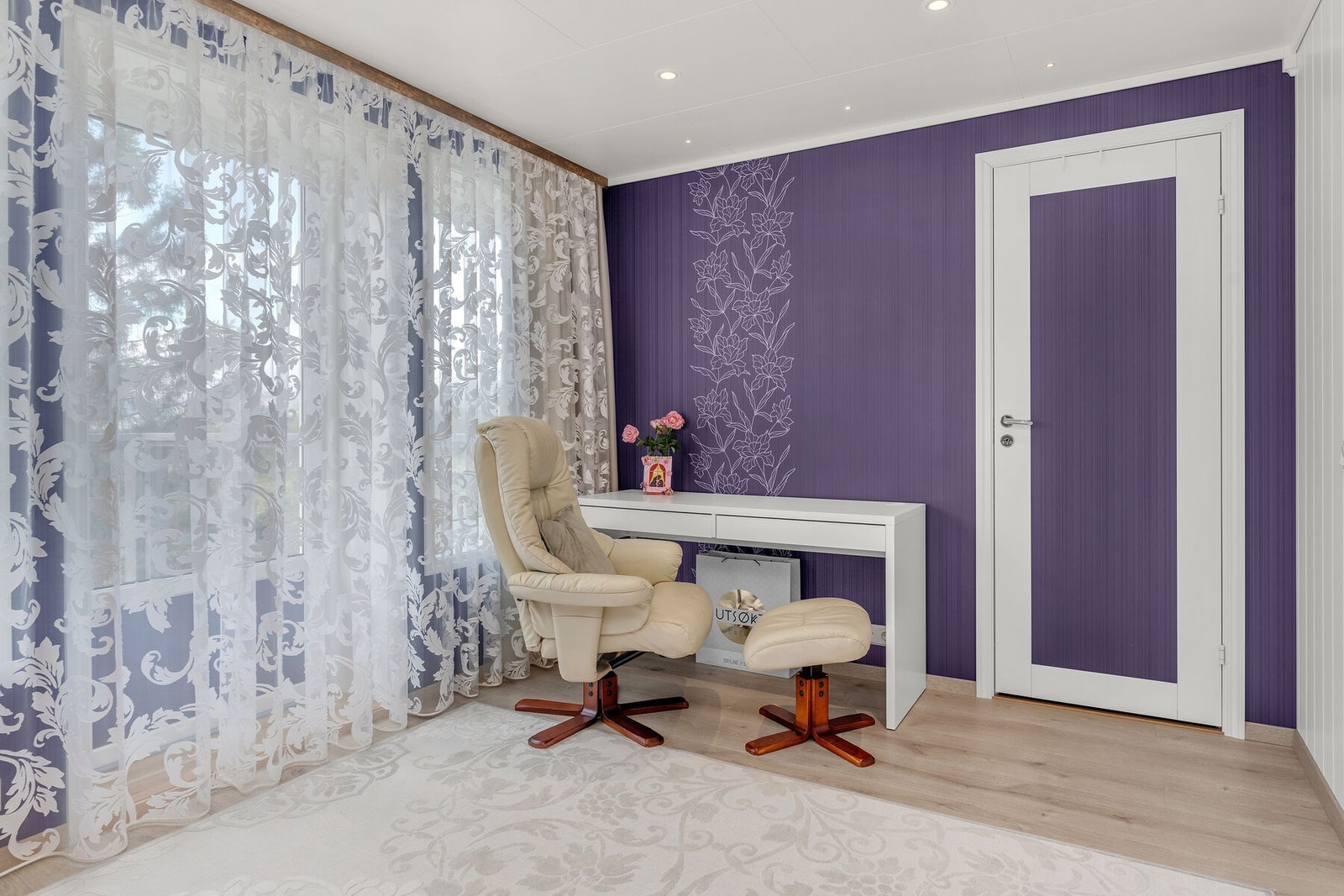 Inn døren rett frem er walk-in-closet. Galleribilde