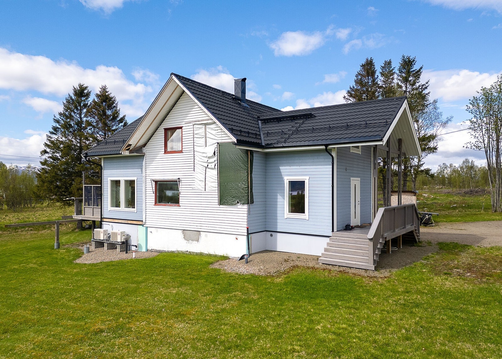 Boligen er betydelig modernisert siste ti år, men det er stedvis gjenstående arbeid med tilhørende vedlikehold- og påkostningsbehov. Galleribilde