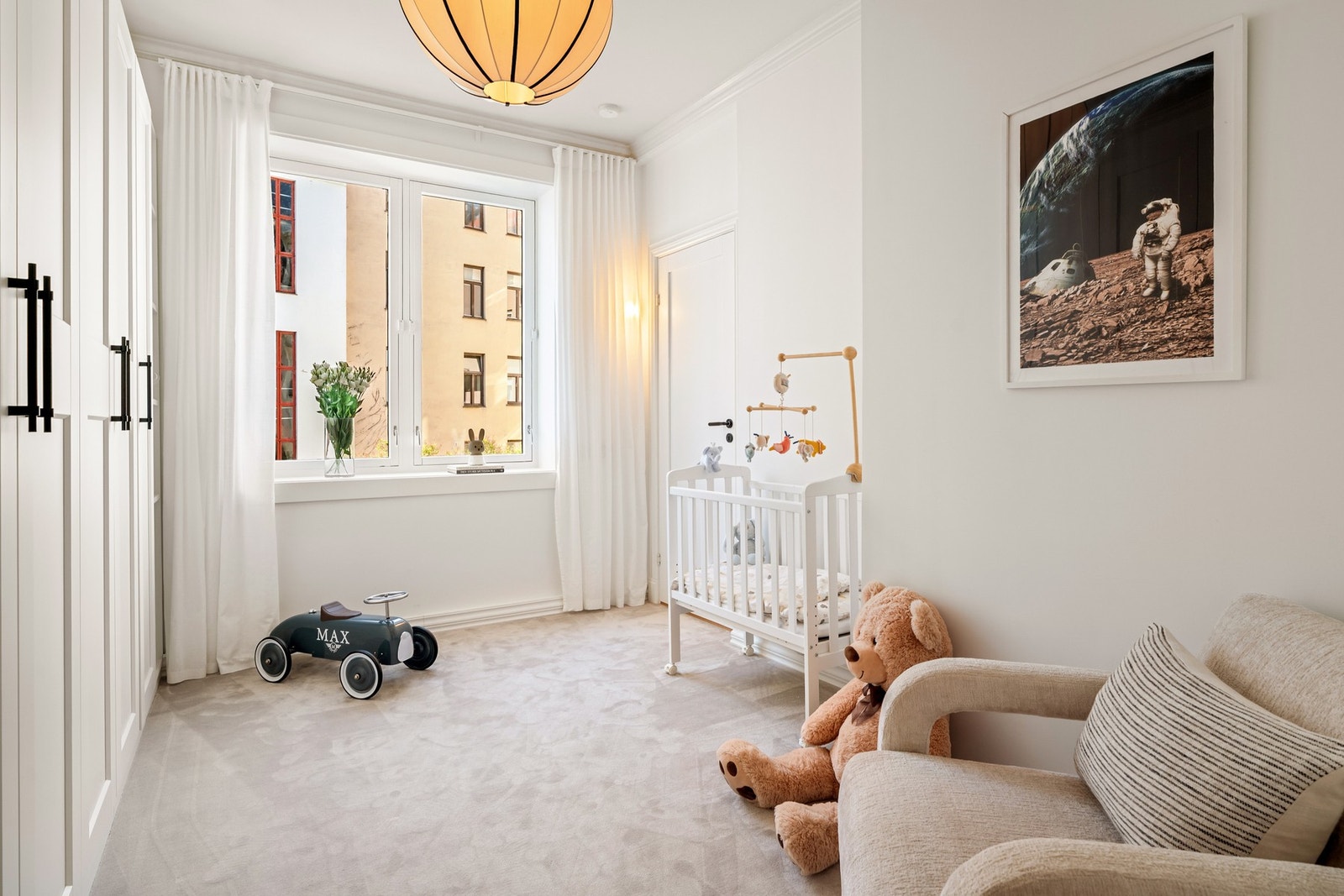 Soverom 2 er i dag innredet som barnerom, men kan enkelt innredes etter behov. Galleribilde