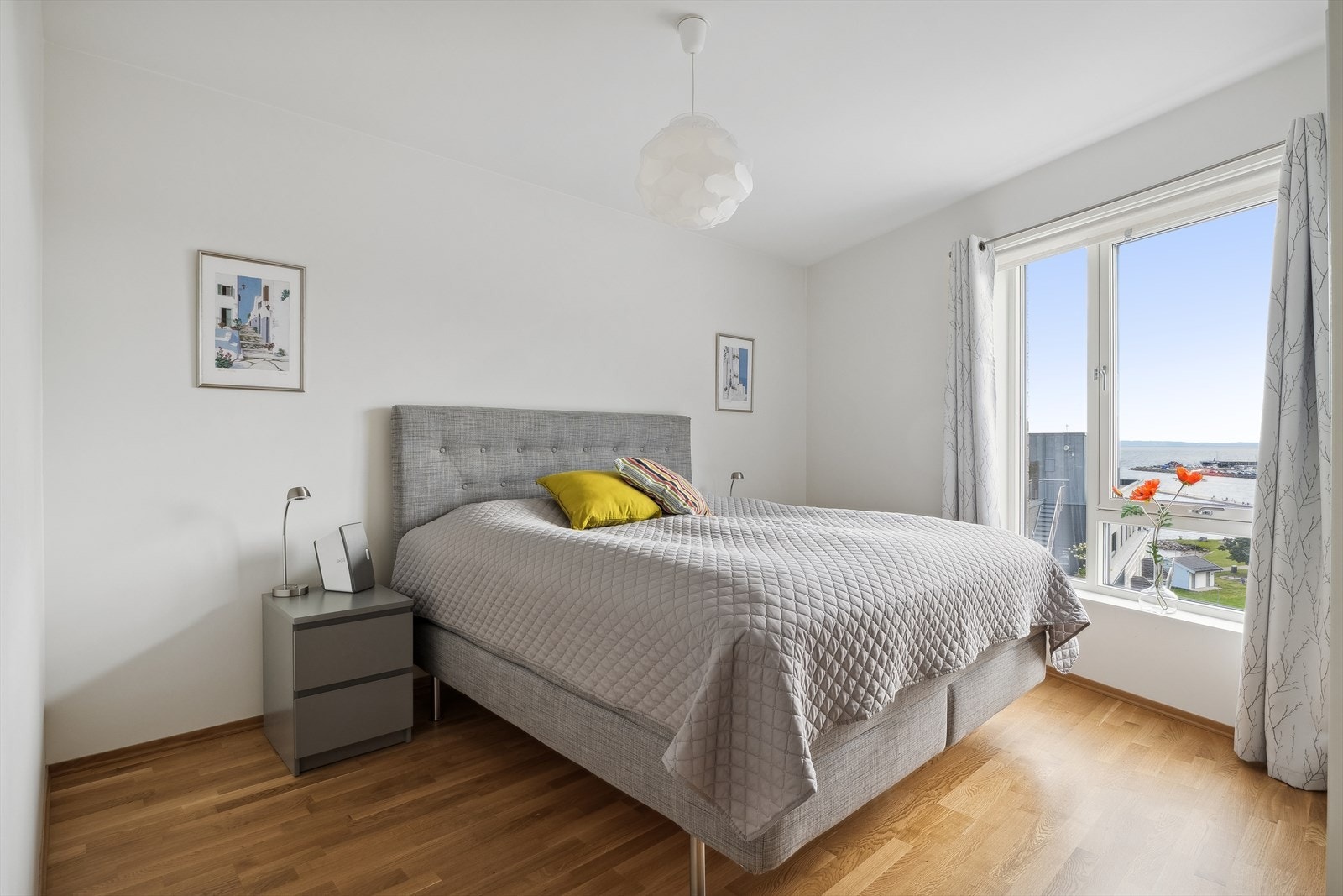 Rommet har en meget flott utførelse med flotte og gjennomtenkte farge- og materialvalg. Galleribilde