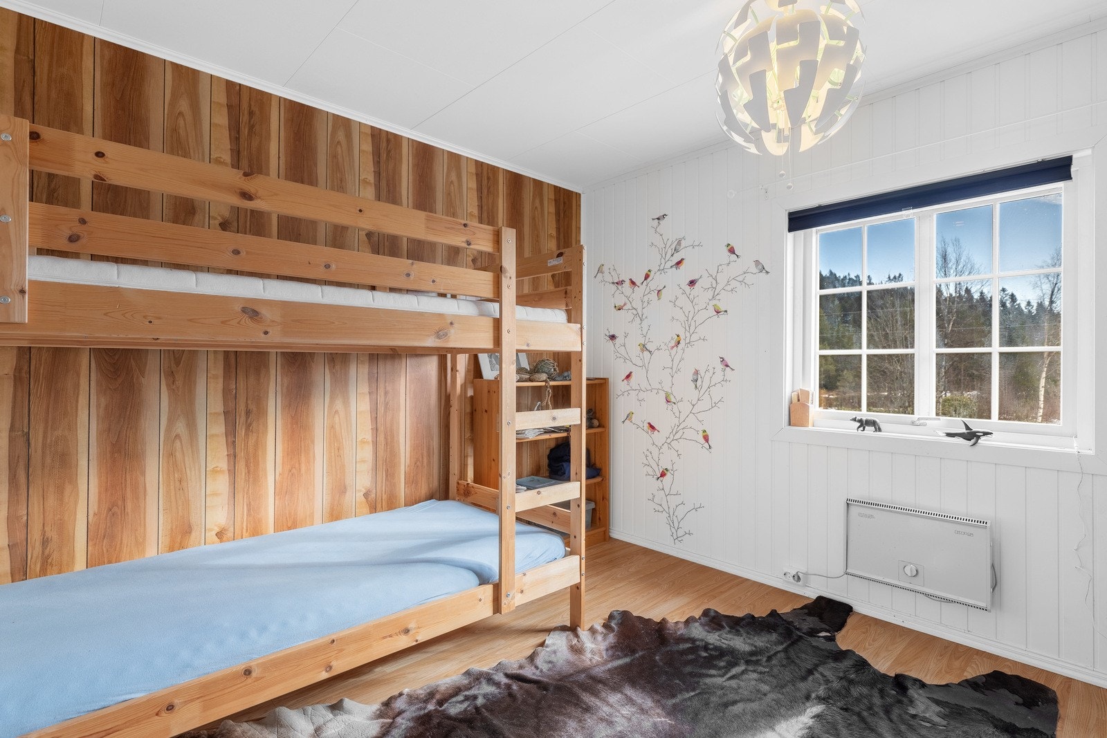 Soverommene er av god størrelse på hhv. 15,5, 14 og 9,5 m². Galleribilde