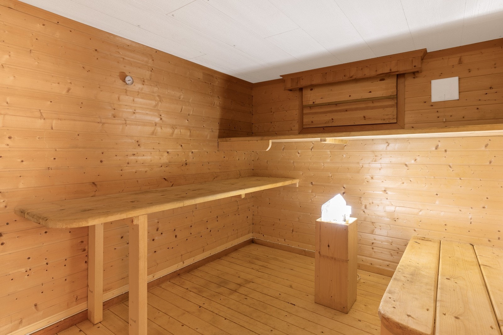 Nyt hverdagsluksus med egen badstue i kjelleren. Galleribilde