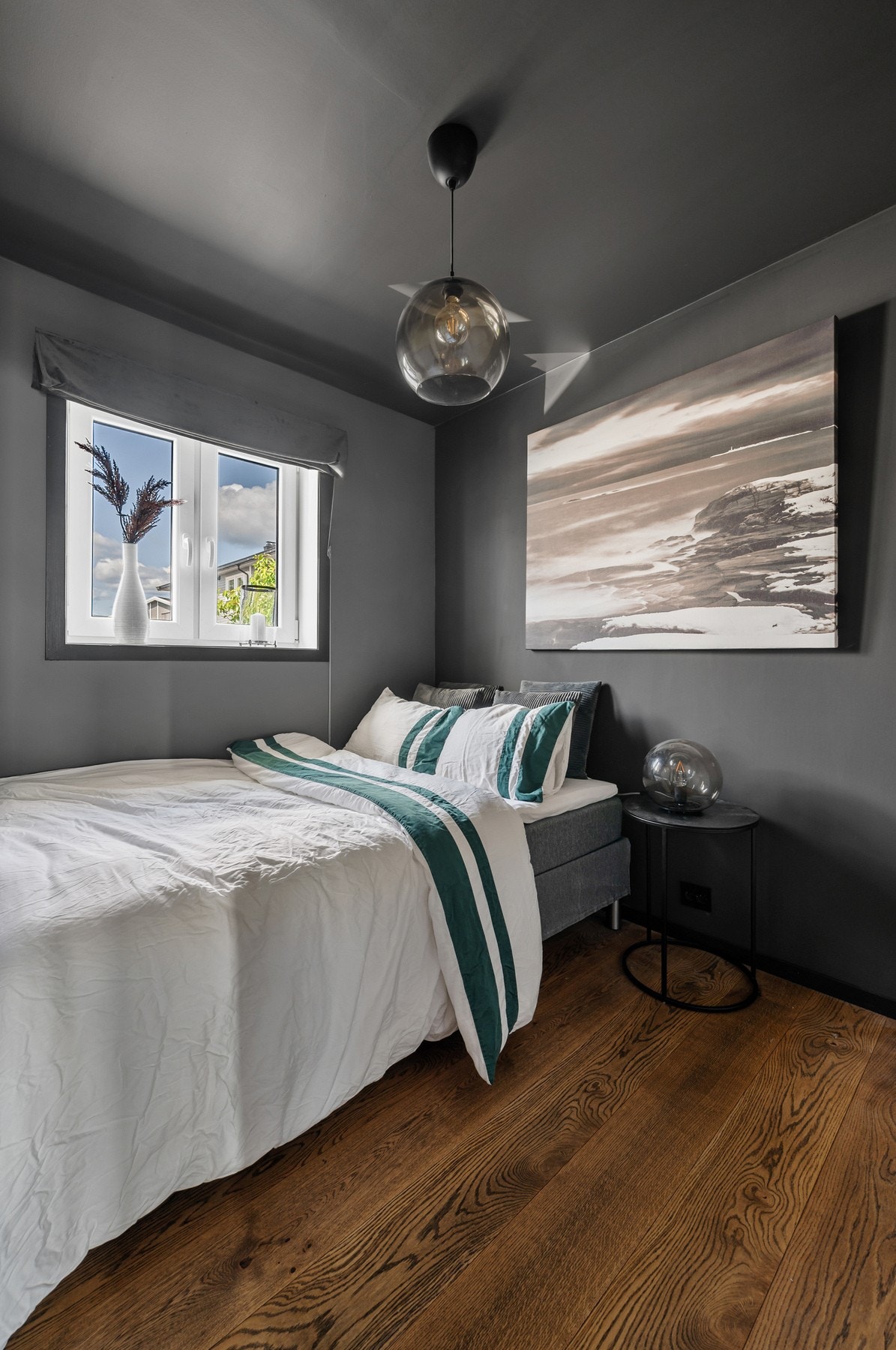 Disponibelt rom som har vært brukt som gjesterom, god plass til dobbeltseng. Galleribilde