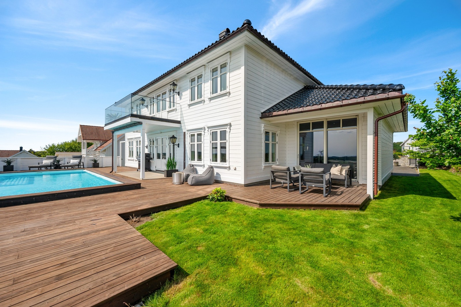 Hagen er flat og lettstelt. God plass til trampoline. Galleribilde