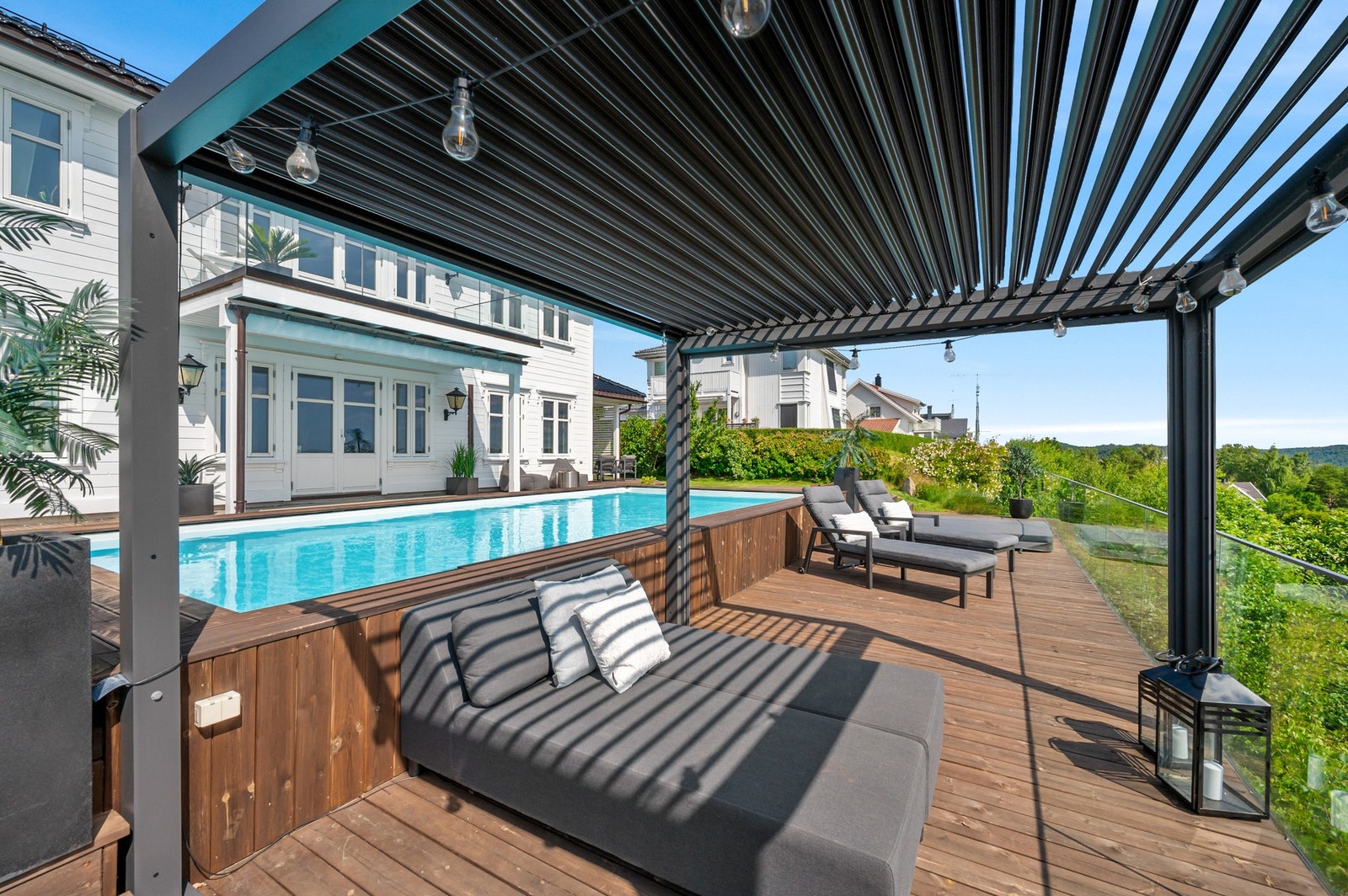 Det er blitt satt opp en praktisk Perogla fra Pergolux. Galleribilde