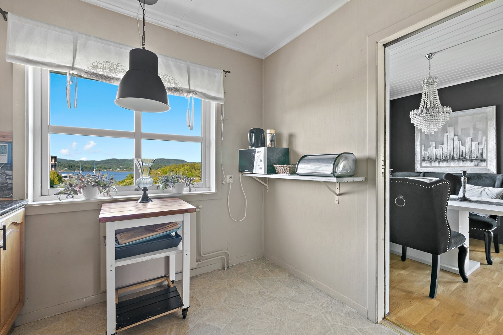 Utsikt fra kjøkken Galleribilde