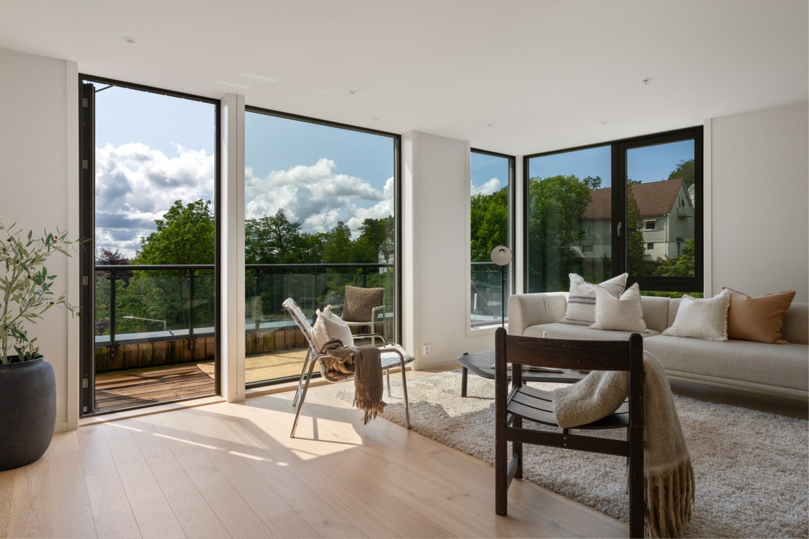 Lysinnslipp fra to sider som gir et helt nydelig lys. Galleribilde