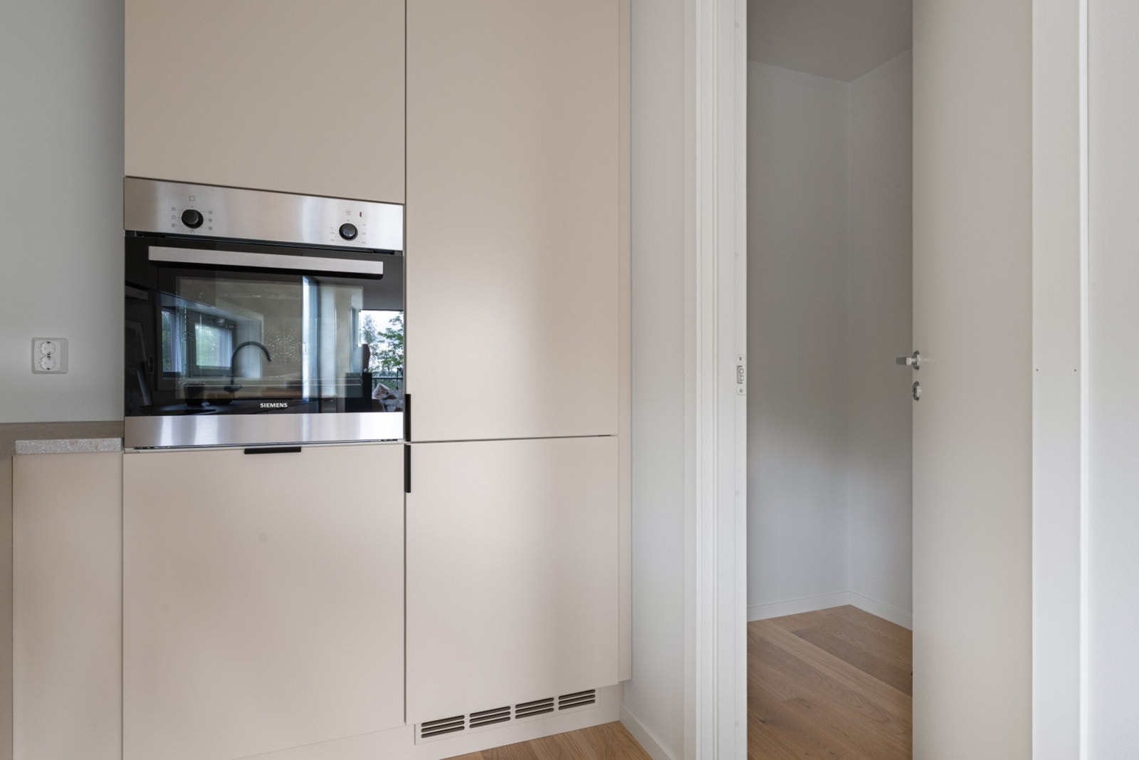 Integrerte hvitevarer fra Siemens.Integrerte hvitevarer fra Siemens. Galleribilde