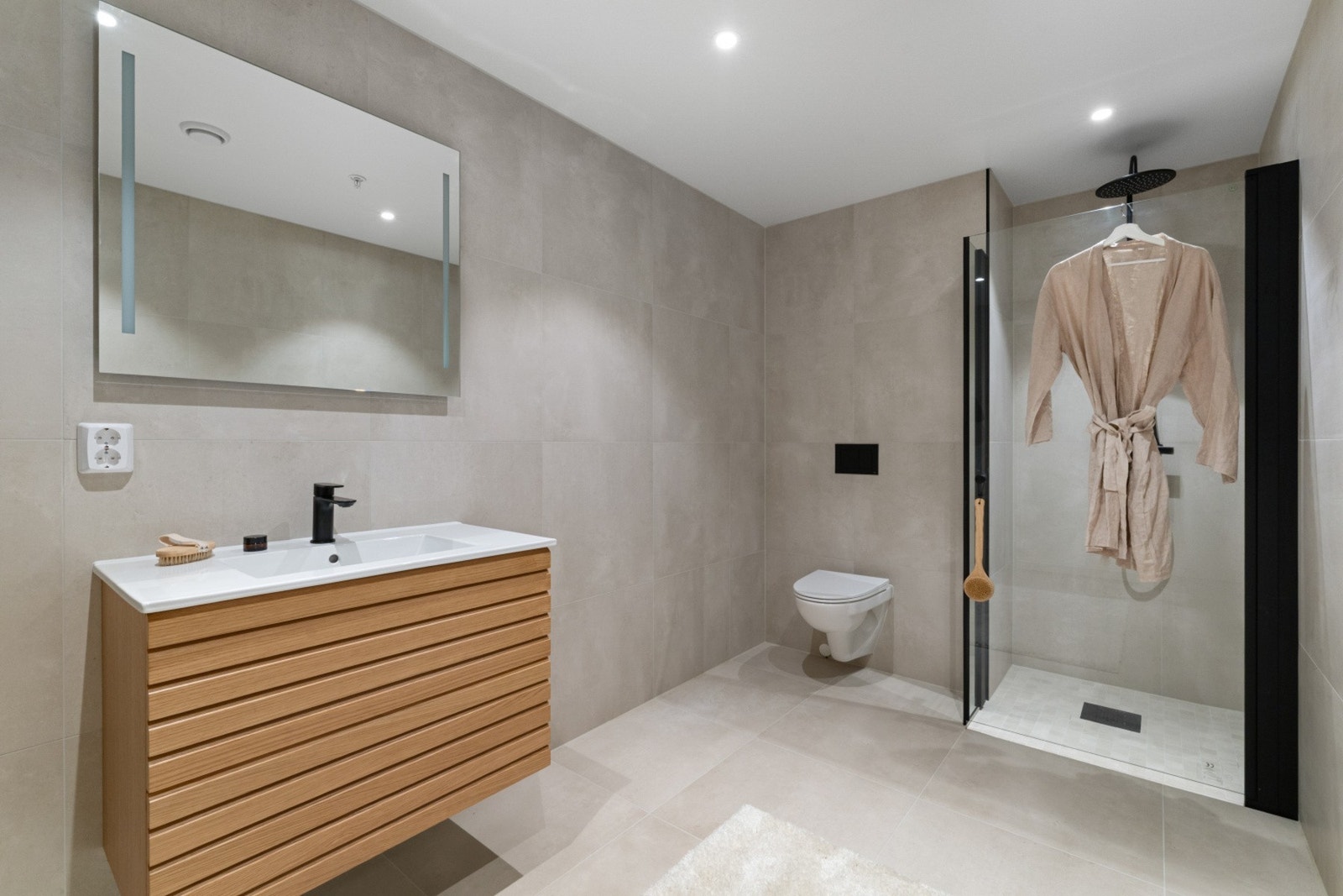 Nydelig bad med eksklusiv finish og høy standard. Galleribilde