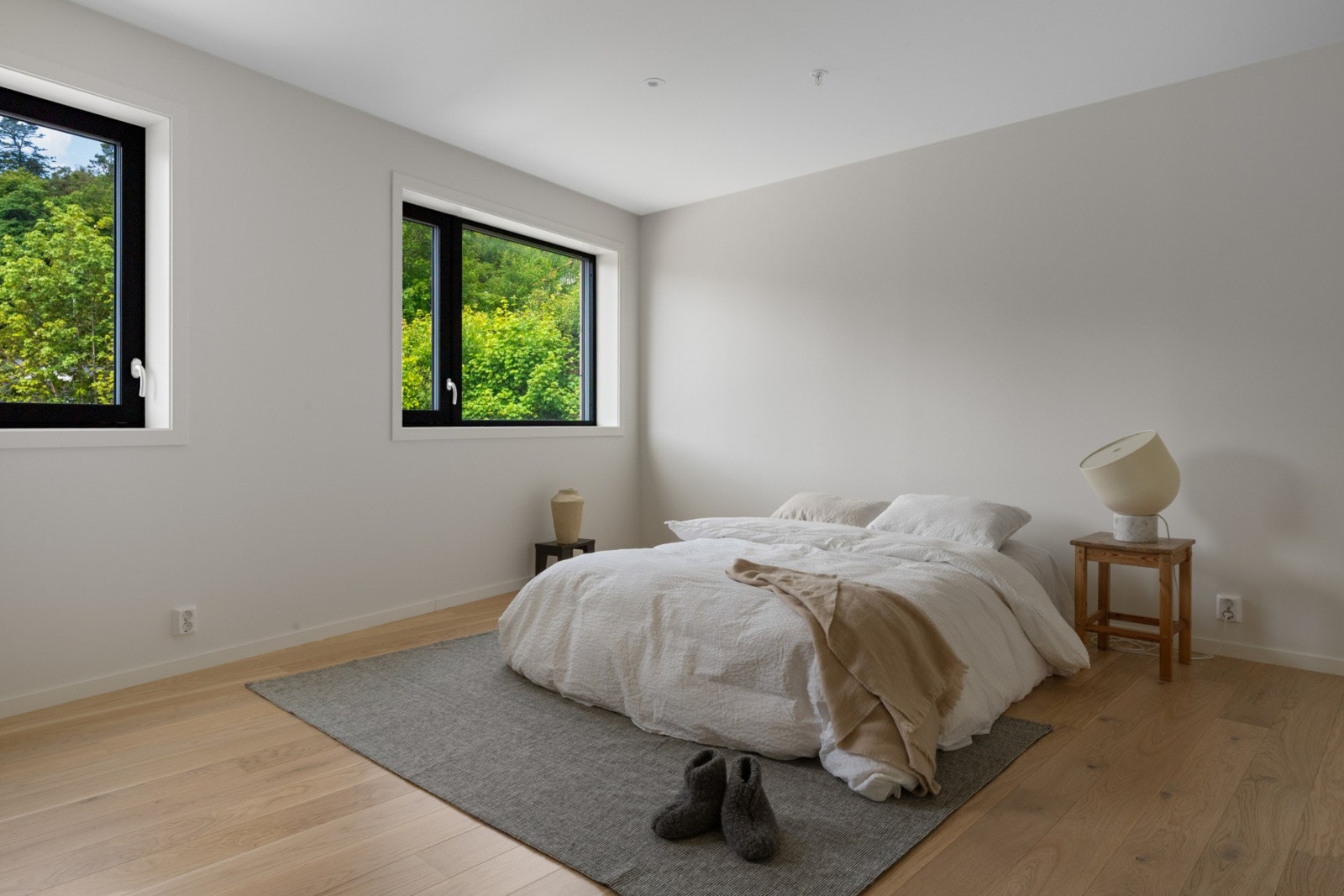 Hovedsoverommet er av svært god størrelse, her er det god plass til å møblere etter eget ønske. Galleribilde