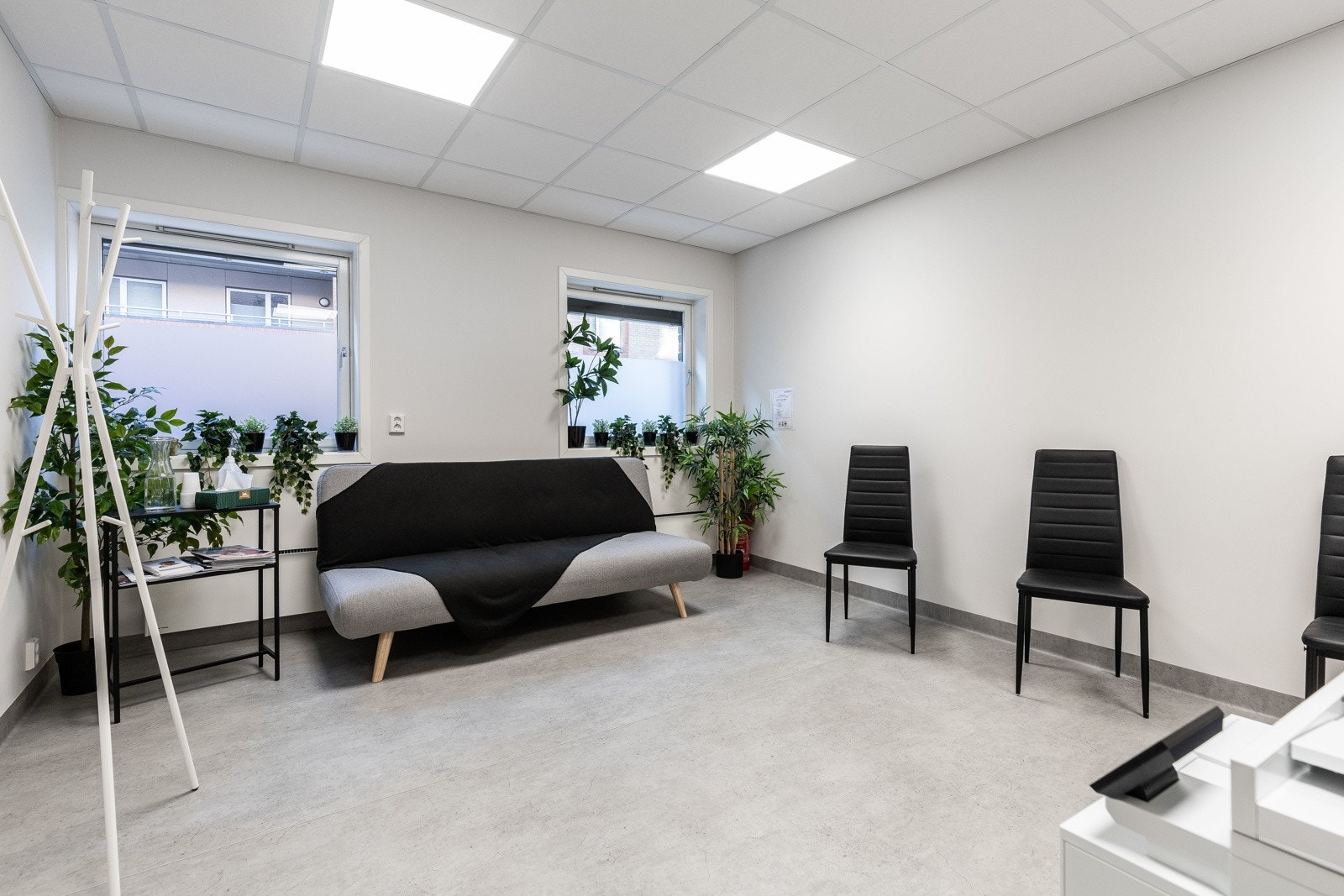 Det er et pent og hyggelig venteværelse. Galleribilde