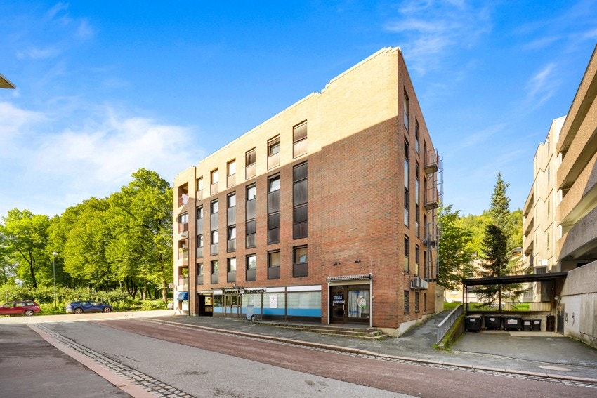 Den sentrale plasseringen vis-à-vis Torget Vest, med Bragernes torg et kvartal unna, gir enkel tilgang for både leietagere og kunder. Galleribilde