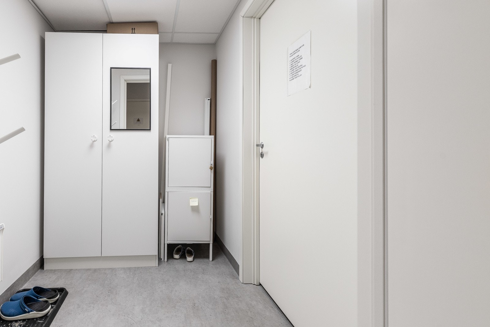 Det er også garderobeskap og skoskap i egen del. Galleribilde