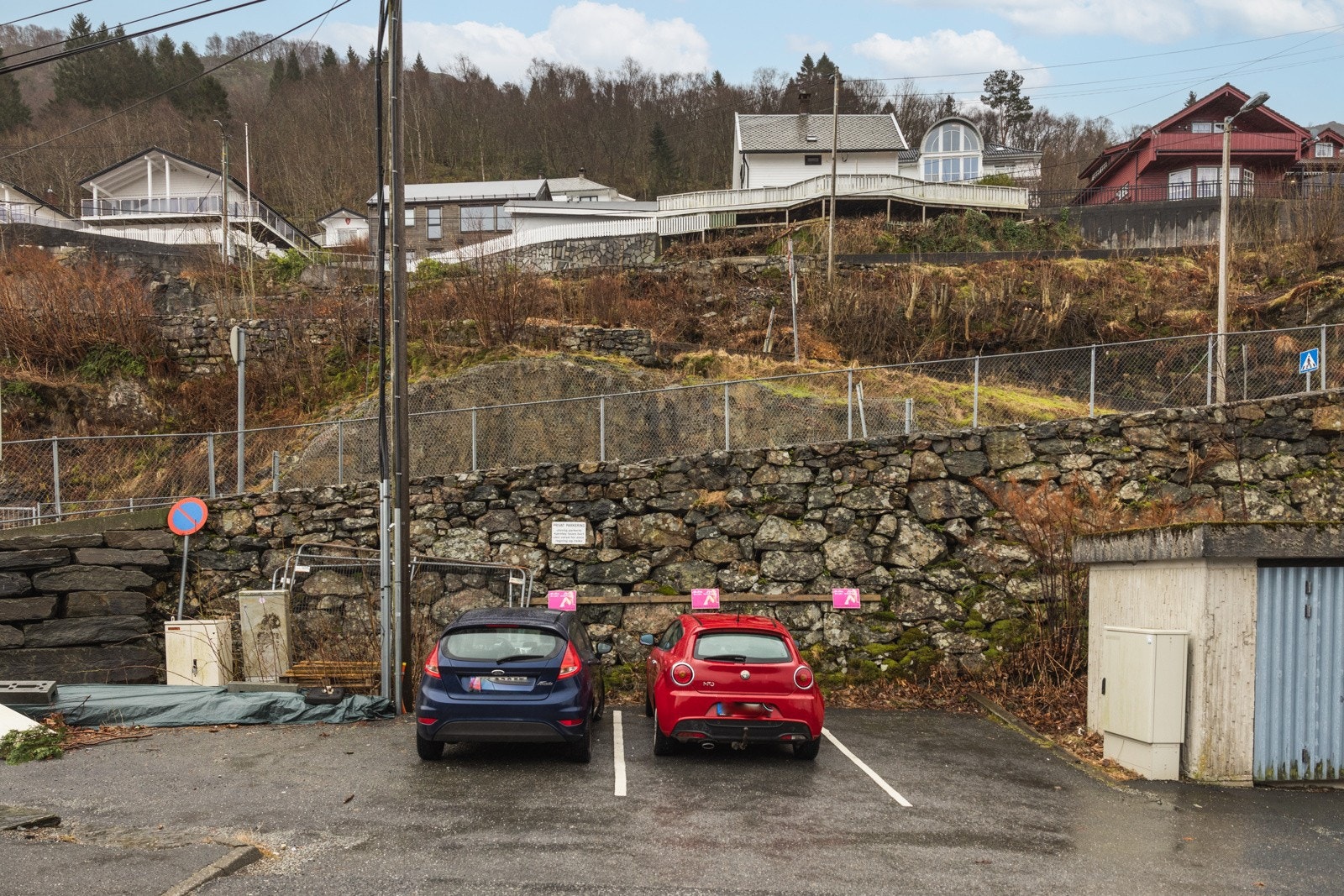 Seksjon 3 har 4 tilhørende parkeringsplasser. Galleribilde