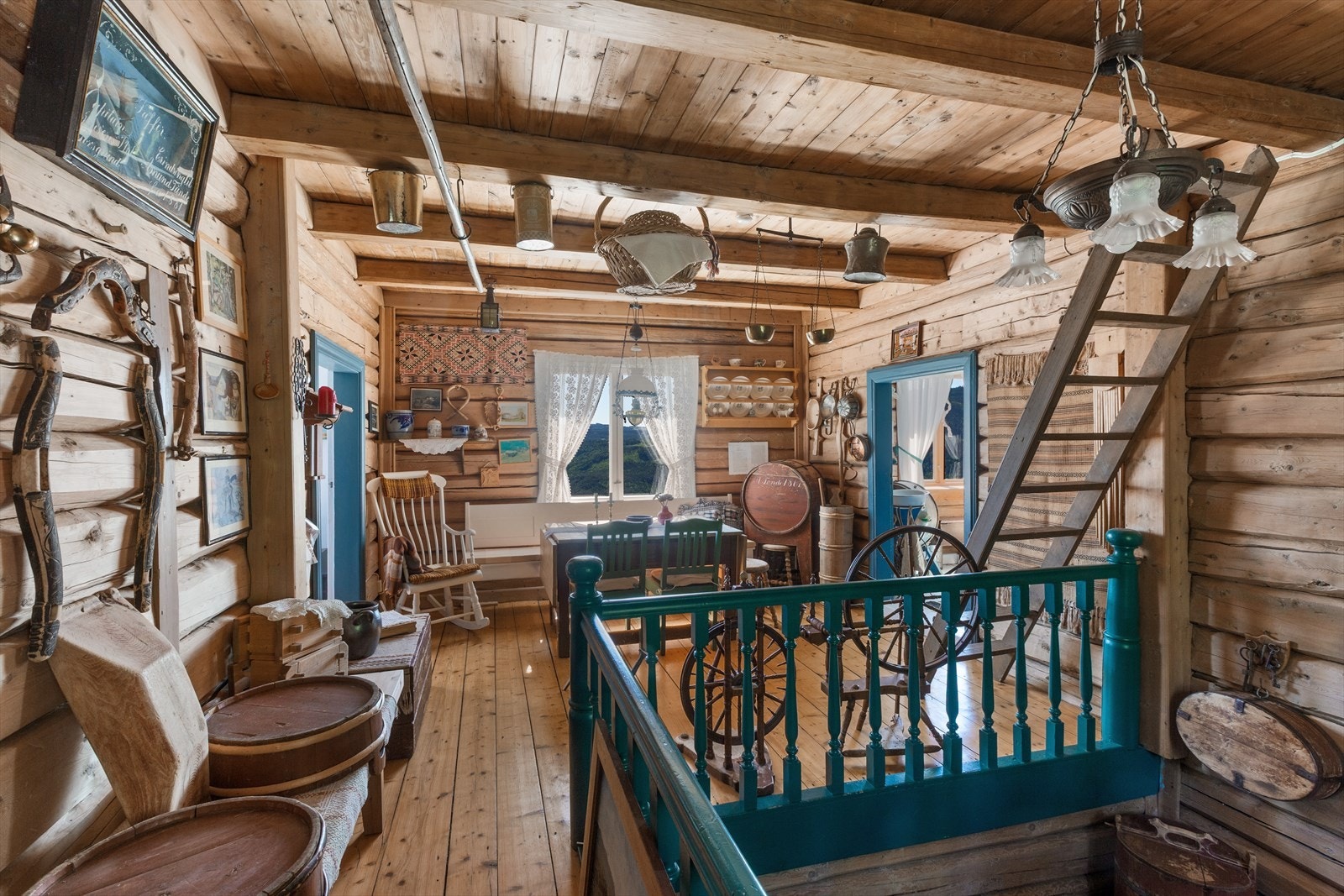 Sidebygningen er opprinnelig oppført i tømmer Galleribilde