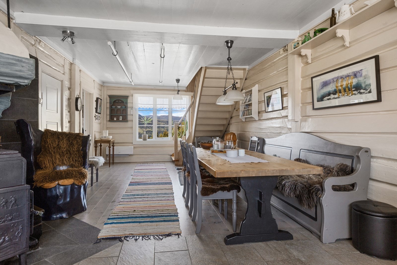 Kjøkkenet er husets naturlige samlingspunkt Galleribilde