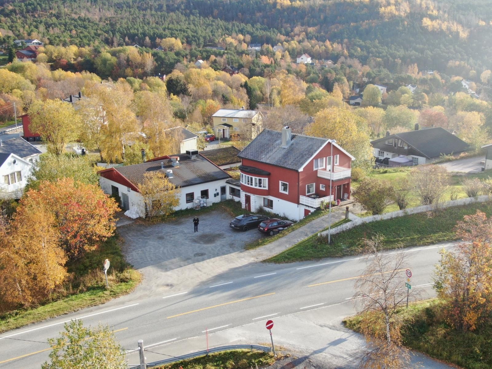 E6 inntil eiendommen. Galleribilde