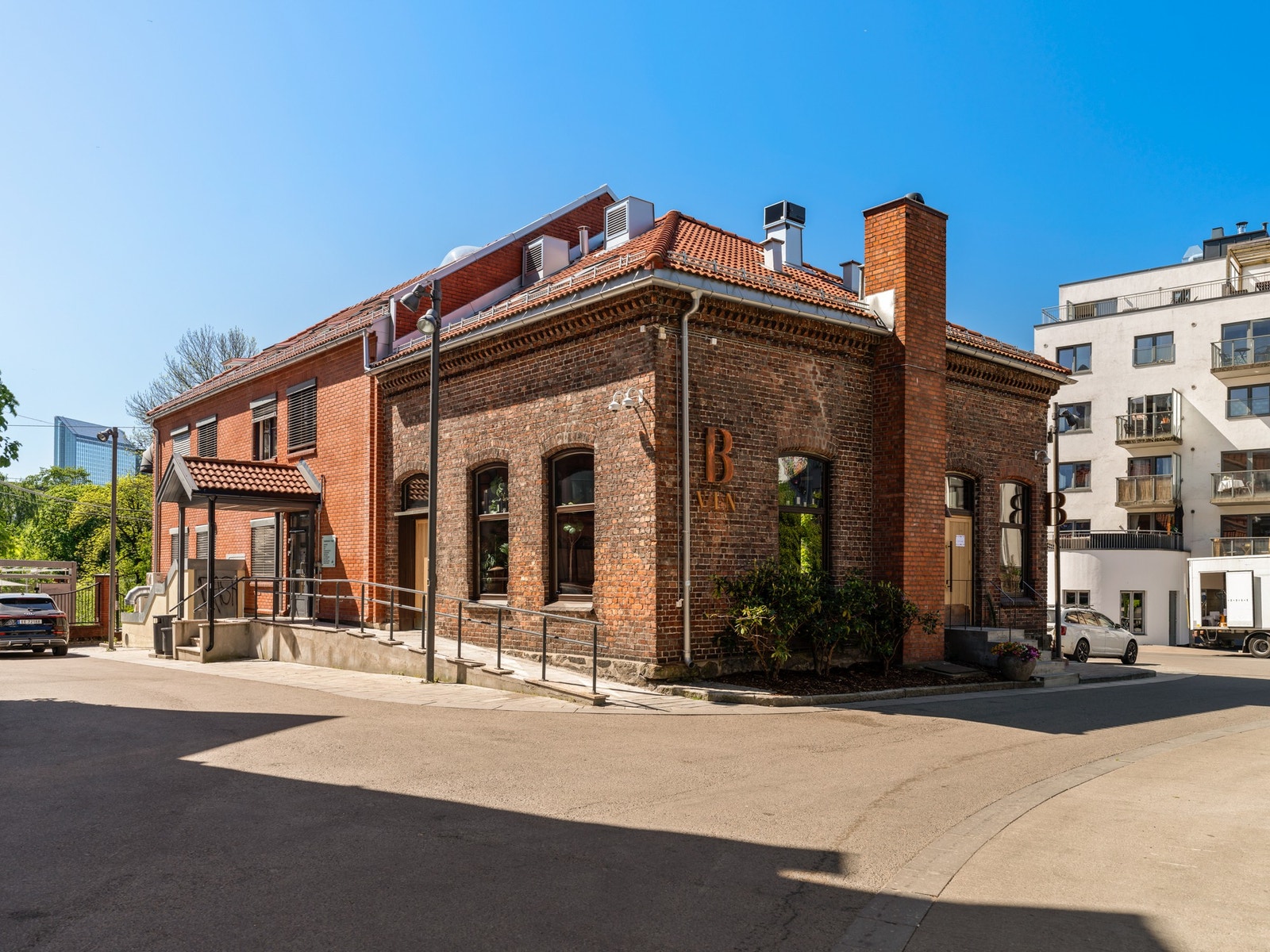 Helt ny flott vinbar, nytt og gammelt Galleribilde