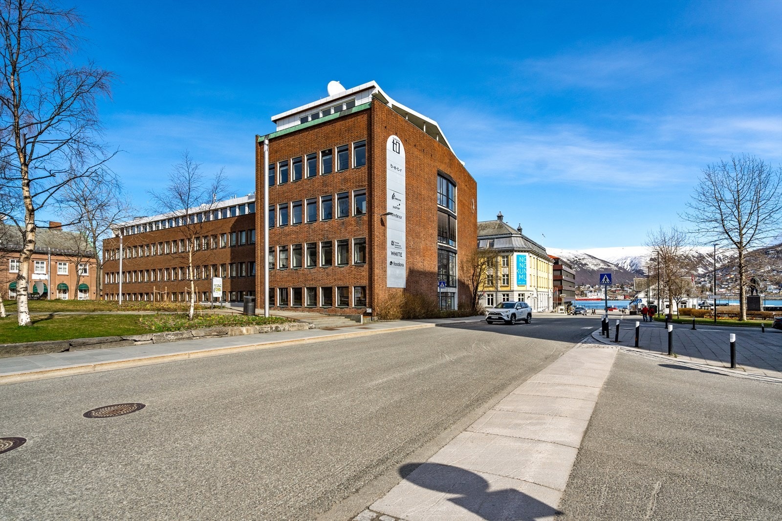 Eiendommen ligger midt i Tromsø sentrum rett ved Tromsø Domkirke Galleribilde