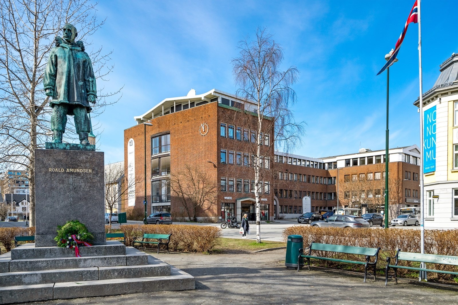 Bygget ligger i fine omgivelser med blant annet park Galleribilde