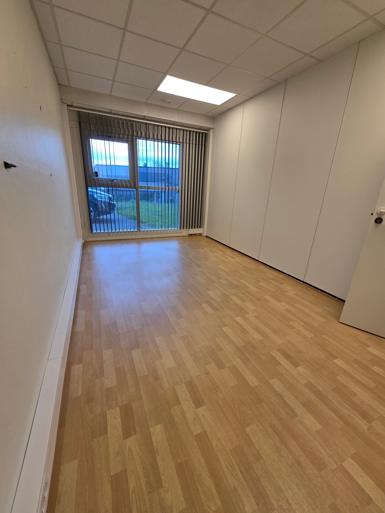1. etasje: kontor på 11,7 kvm Galleribilde
