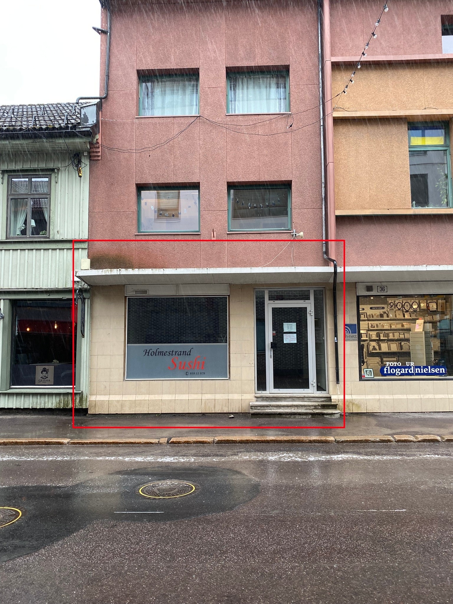 Bilde tatt en regntung dag i Holmestrand.
Sentral plassering - midt i byen! Galleribilde
