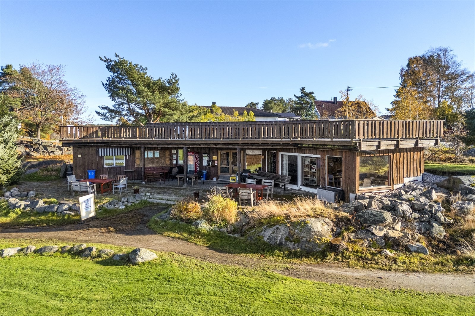 Proshop med kiosk og takterrasse. Galleribilde