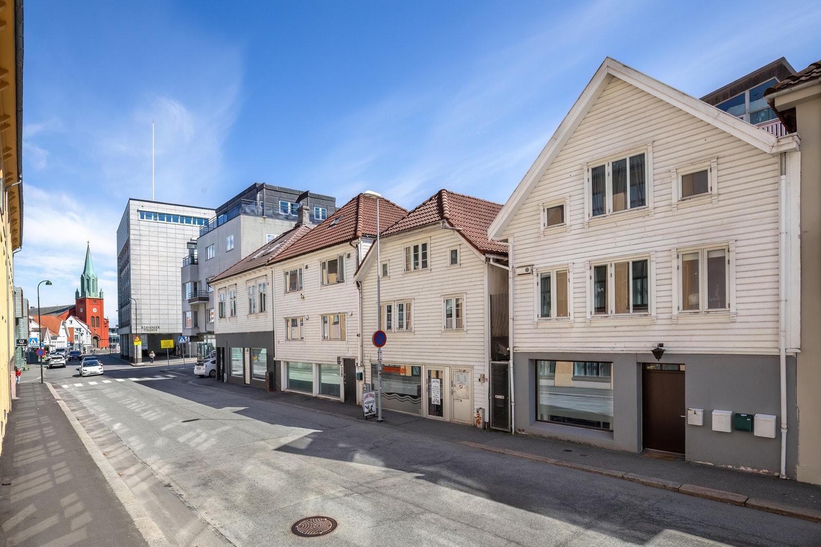 Allsidig forretning/handel/kontorlokale i sentrum. Hele 1. etasje. Thon Hotel på andre siden av gaten. Galleribilde