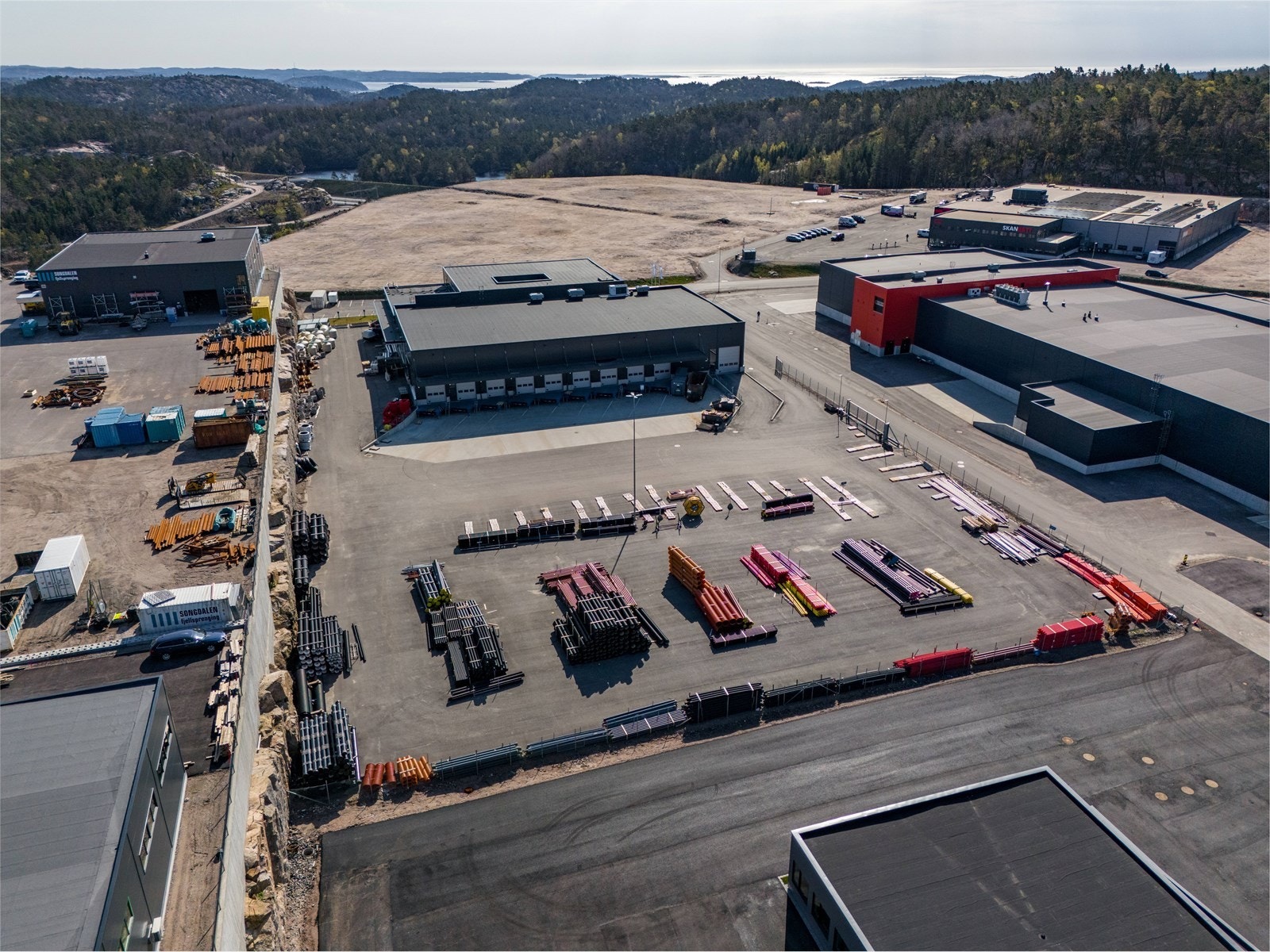 Oversikt over utearealet og lasteramper Galleribilde