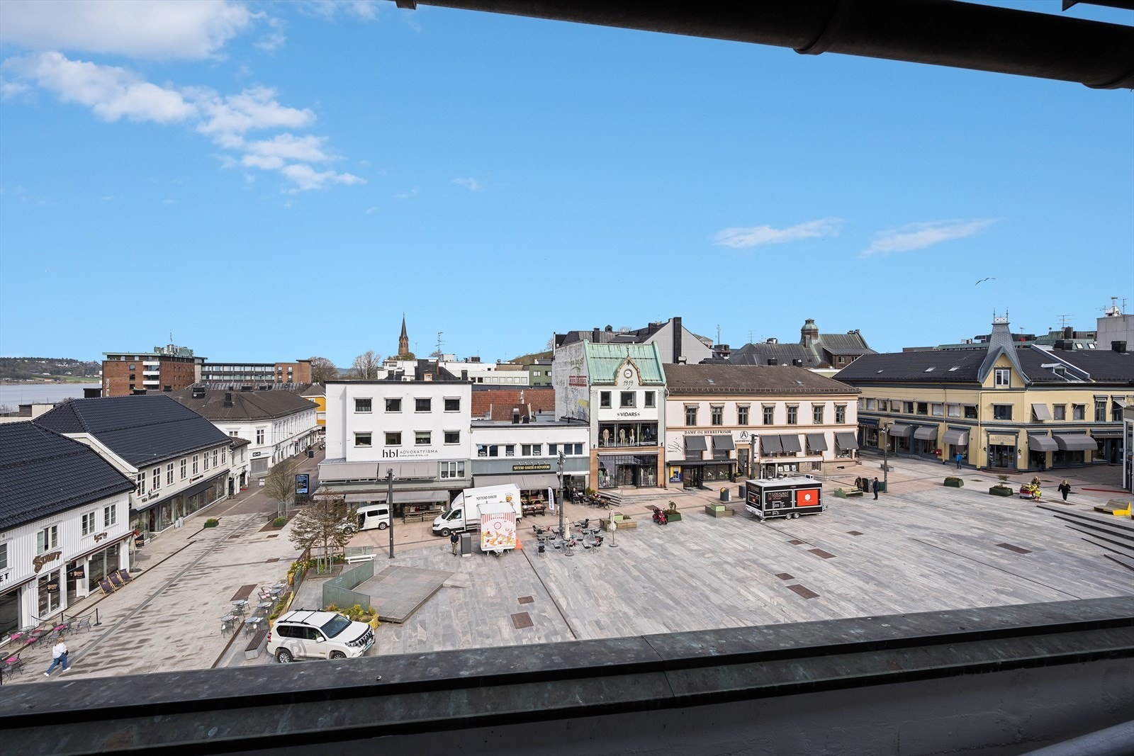 Utsikt mot torvet og byfjorden Galleribilde
