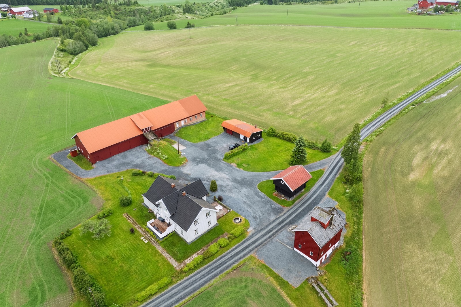 Velkommen til Lomsnes Søndre - En godt vedlikeholdt gård i Aurskog-Høland og med gode arealer Galleribilde