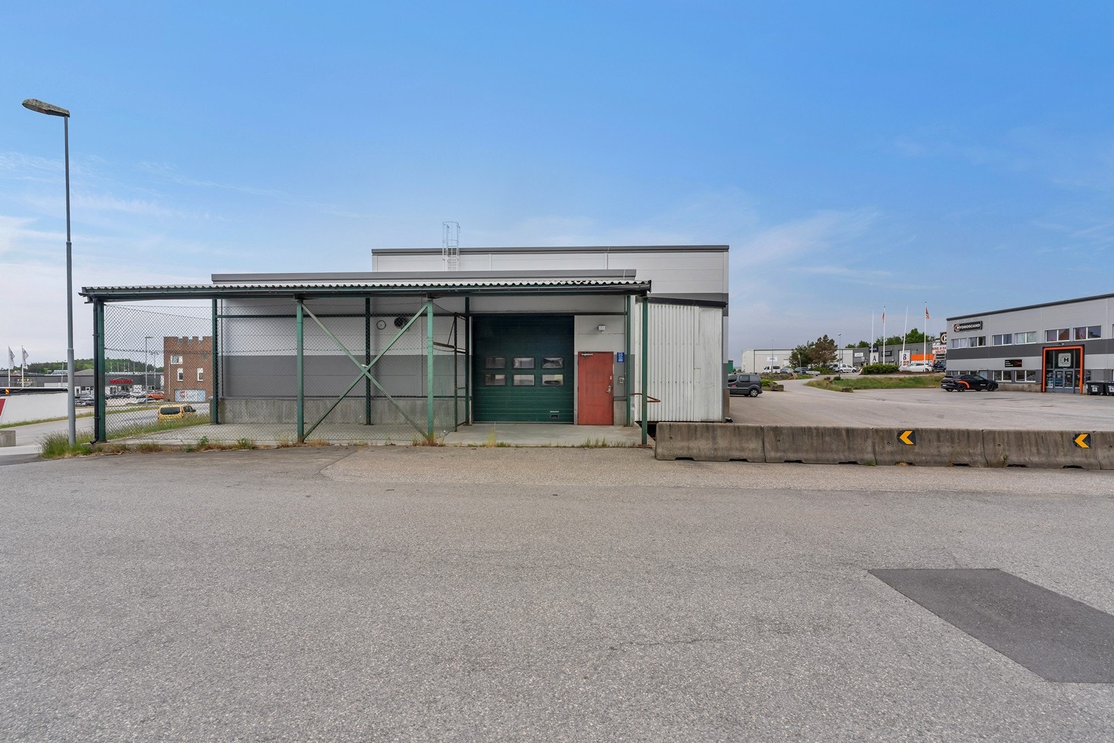 Denne siden av bygget ses når du kjører ut fra parkeringshuset til Sørlandssenteret. Galleribilde