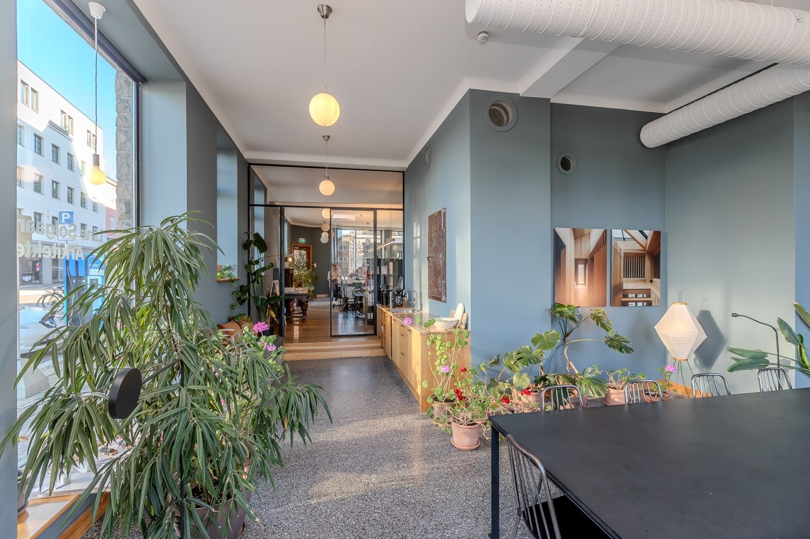 Store vinduer og ekstra takhøyde Galleribilde