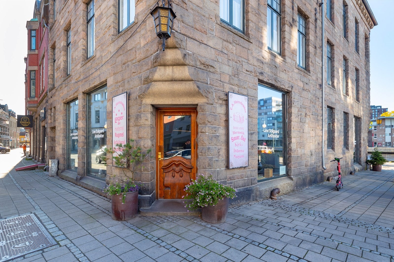 Inngang fra Storgata 23 Galleribilde