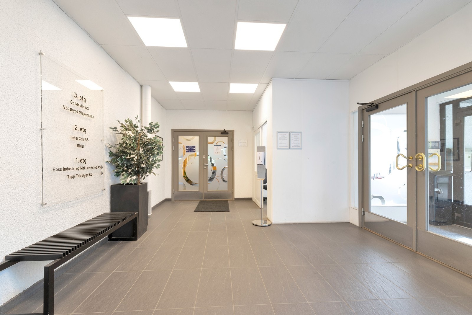 Inngangsparti. Galleribilde