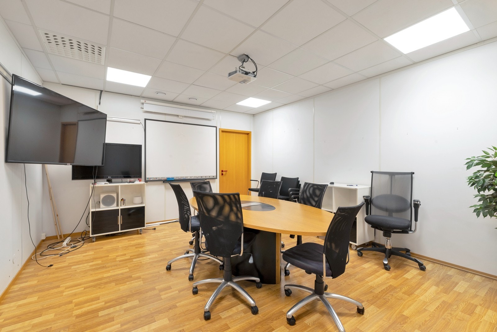Kontorlokaler her med møterom. Galleribilde