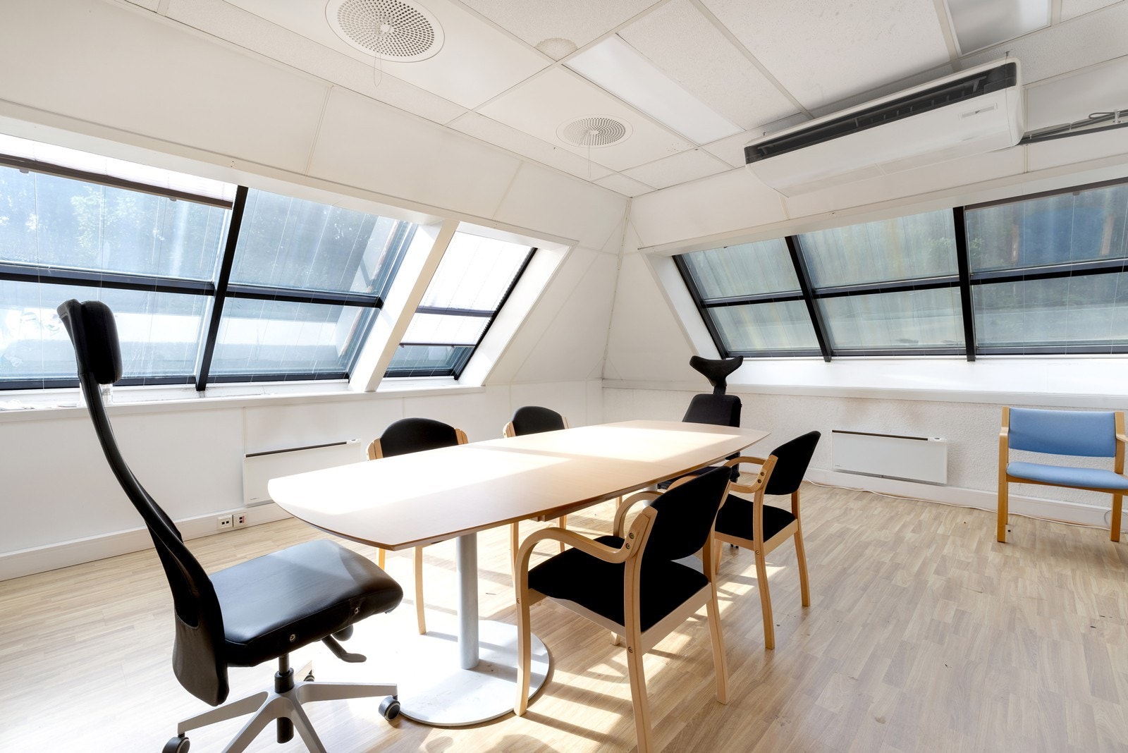 Kontorlokaler her med møterom. Galleribilde