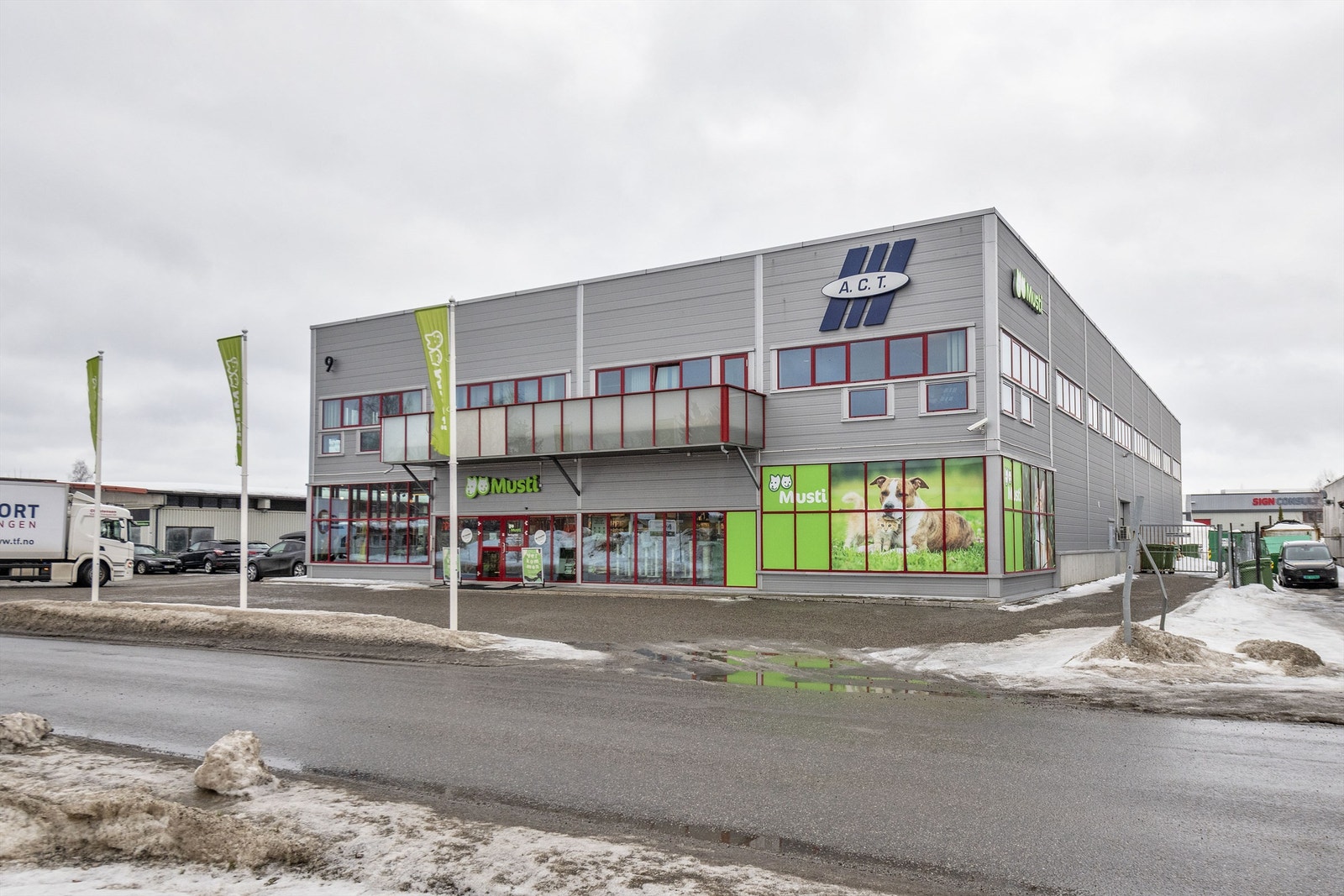 Industrivegen 9 i Jessheim Næringspark
Kontor i 2 etg med utgang til balkong. Galleribilde