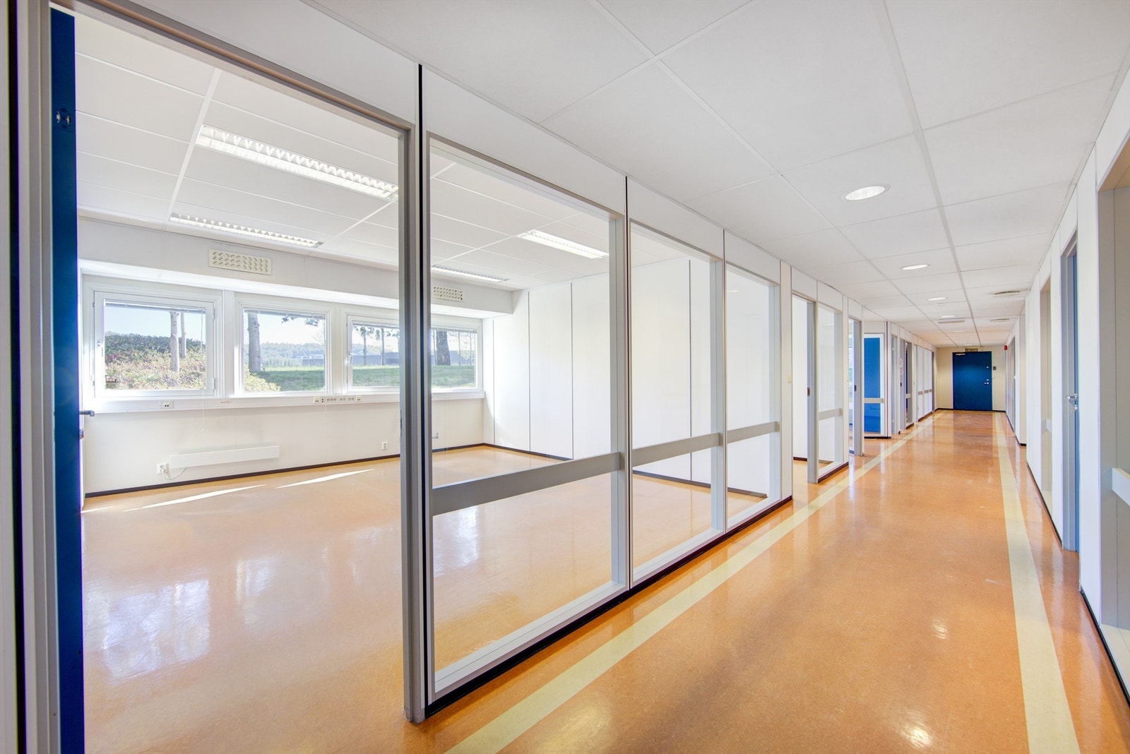 Lokalet - kombinasjon kontorer og åpent landskap Galleribilde