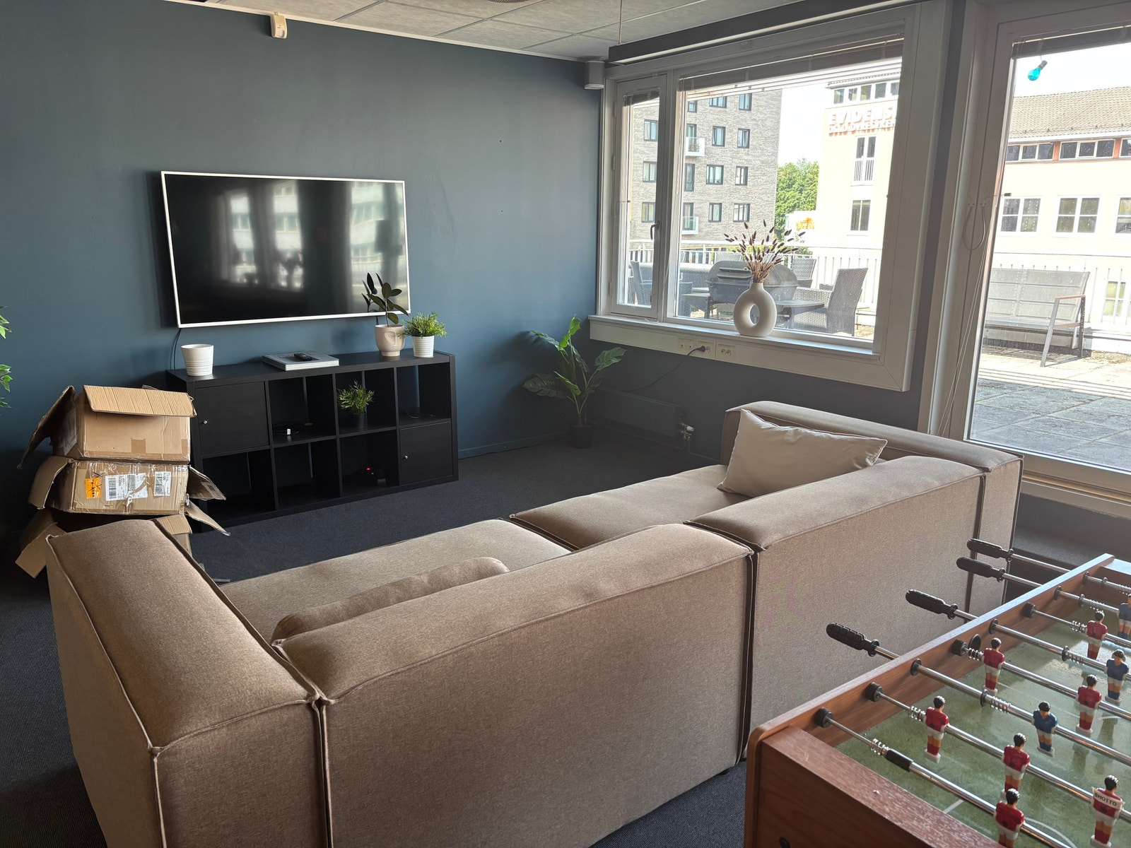 Inngangsparti og terrasse 3. etg i nr 16 Galleribilde