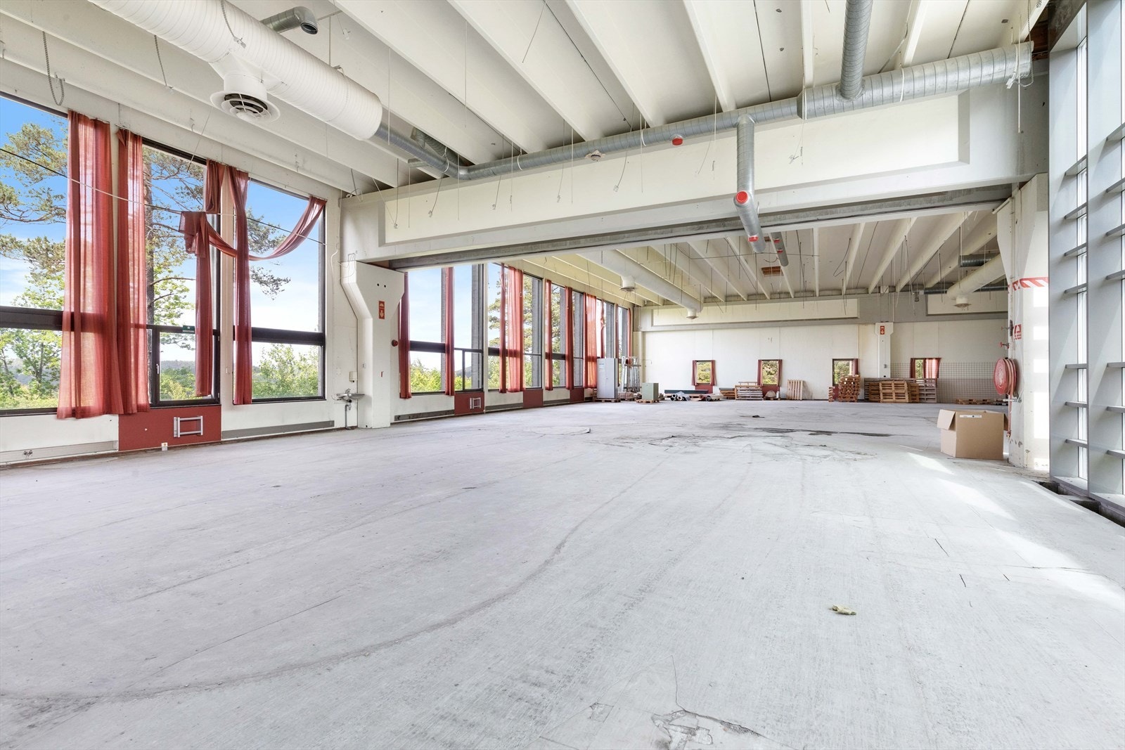 Produksjonslokaler/lager med 6 m. høyde. Galleribilde