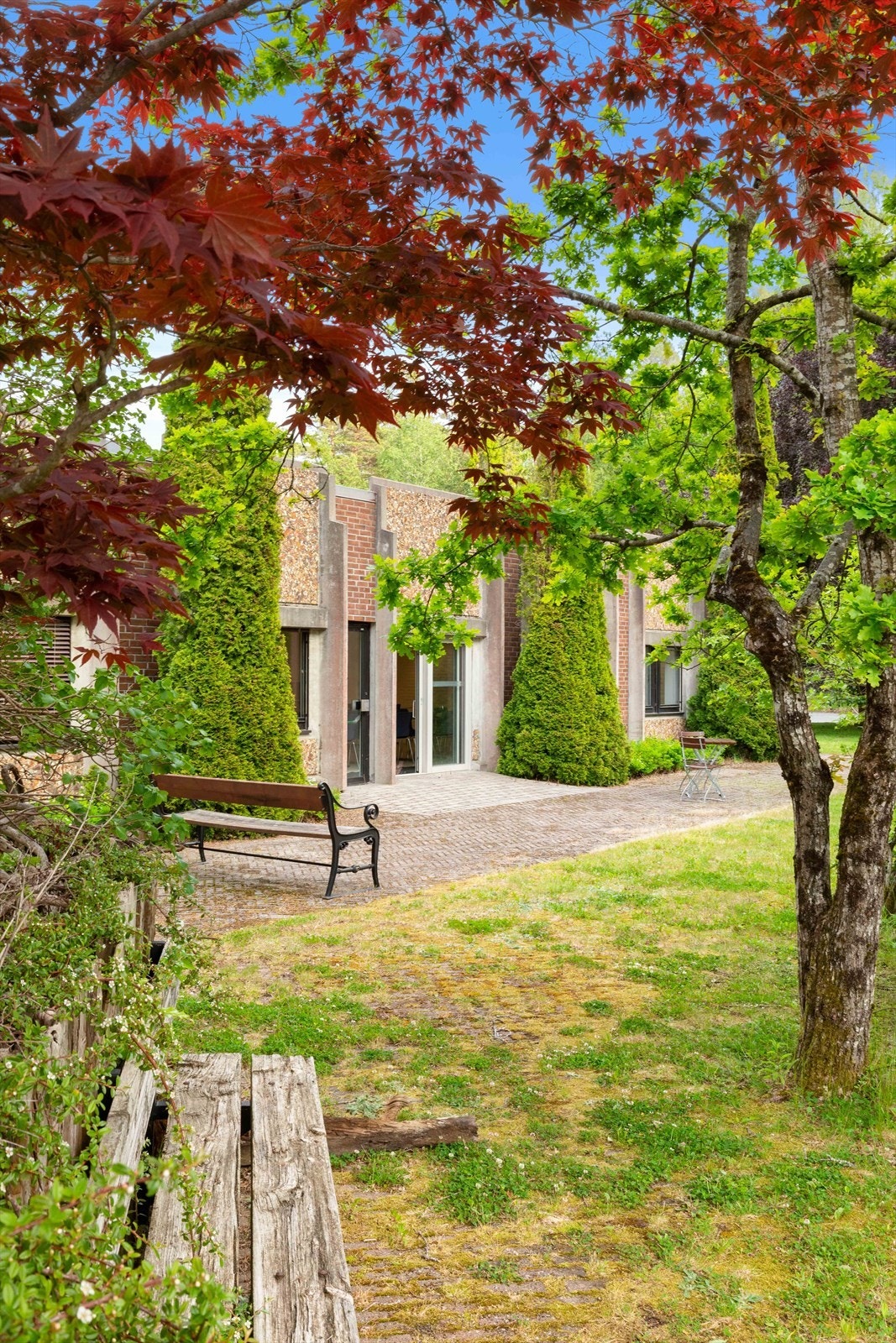 Uteområdet. Galleribilde