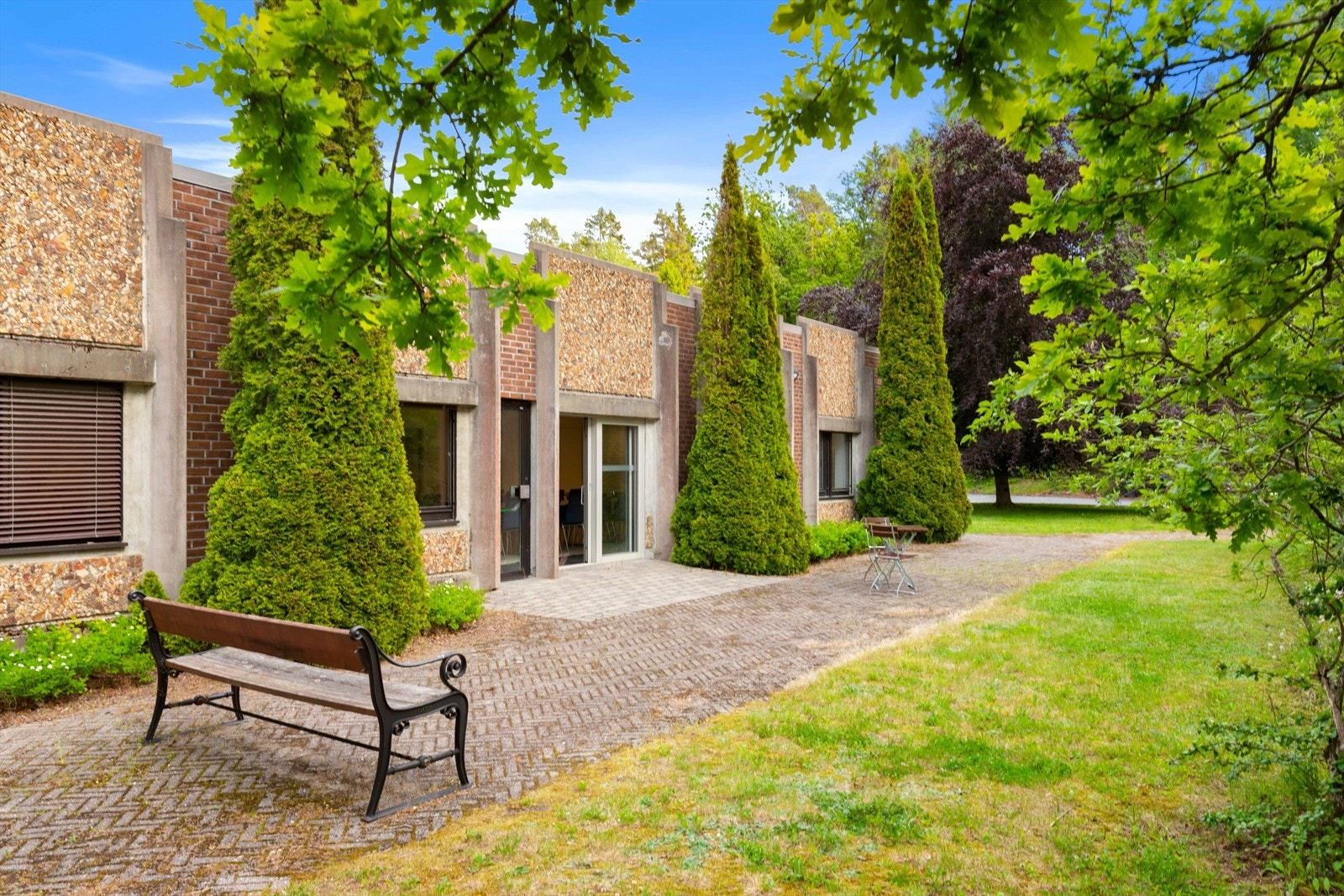 Uteområdet. Galleribilde