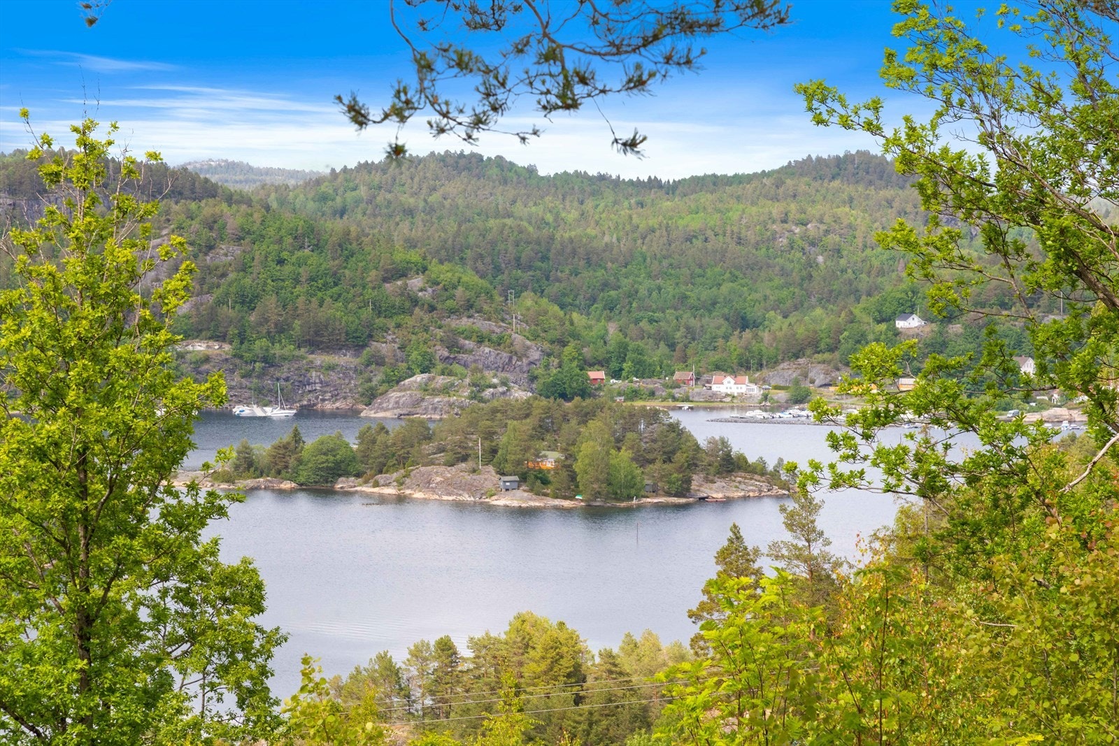 Viktig infrastruktur er oppgradert til dagens standard og kontorer, store møterom, terapirom, treningsrom m.m. Galleribilde
