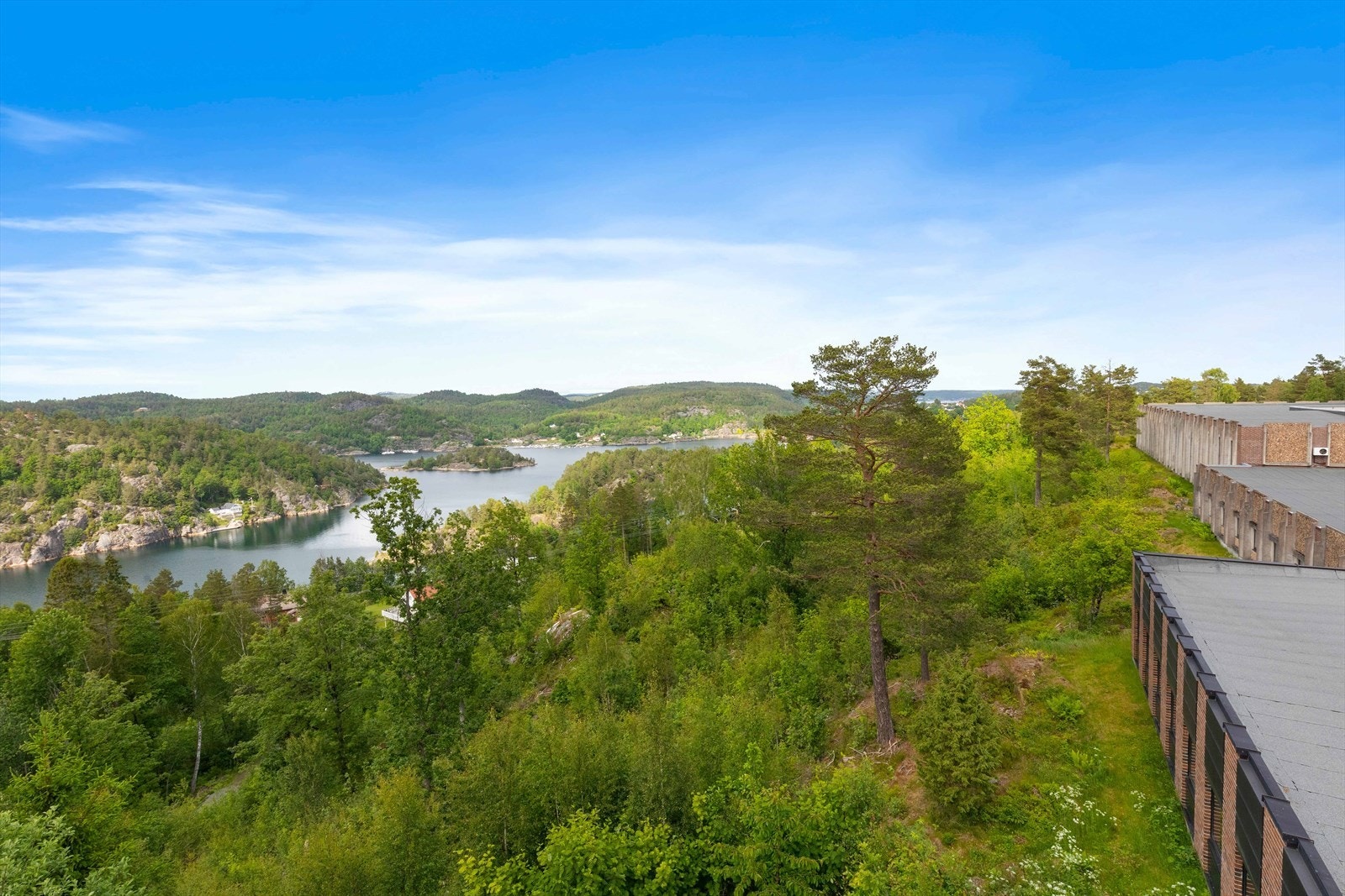 Lokaler til Ambulansetjenesten i Risør er f.eks. ett av de ferdigstilte utleiearealene. Galleribilde
