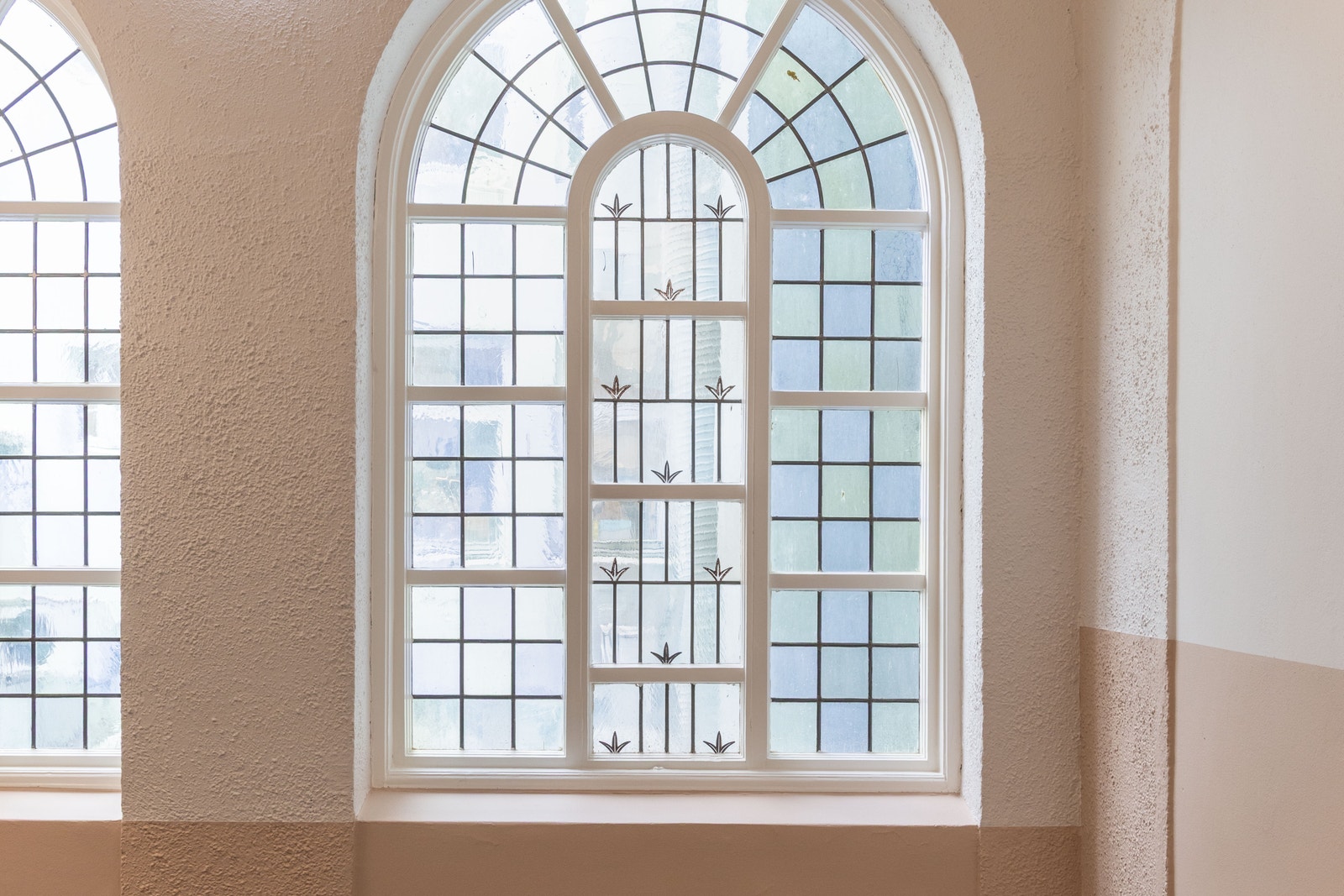 Starvhusgaten 2b, vindu i entré Galleribilde