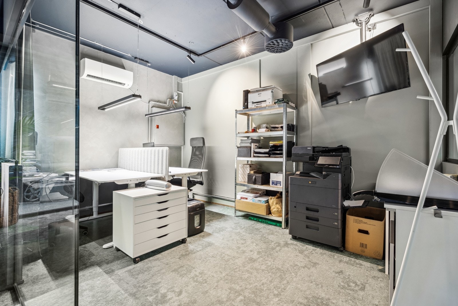 Her har du plass til både kontor og teknisk rom. Galleribilde